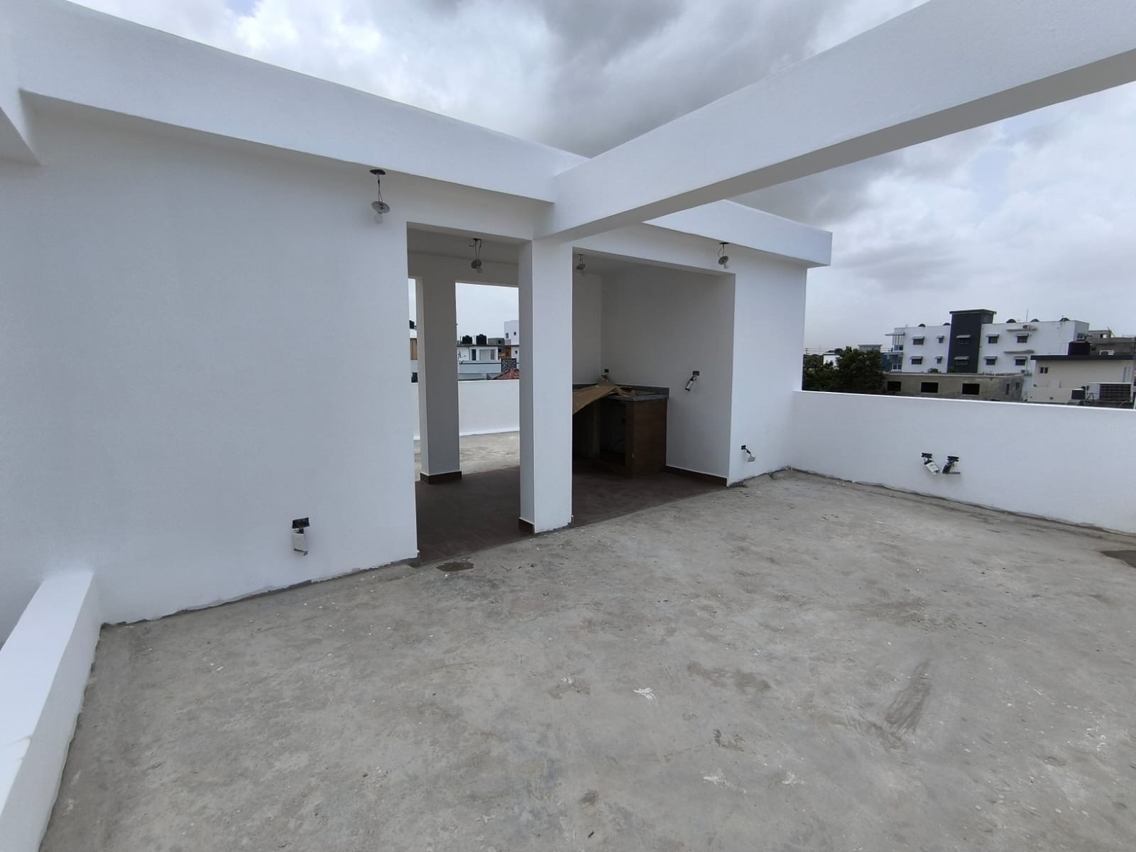 casas - venta de casa en proyecto cerrado autopista de san isidro Santo Domingo este  2