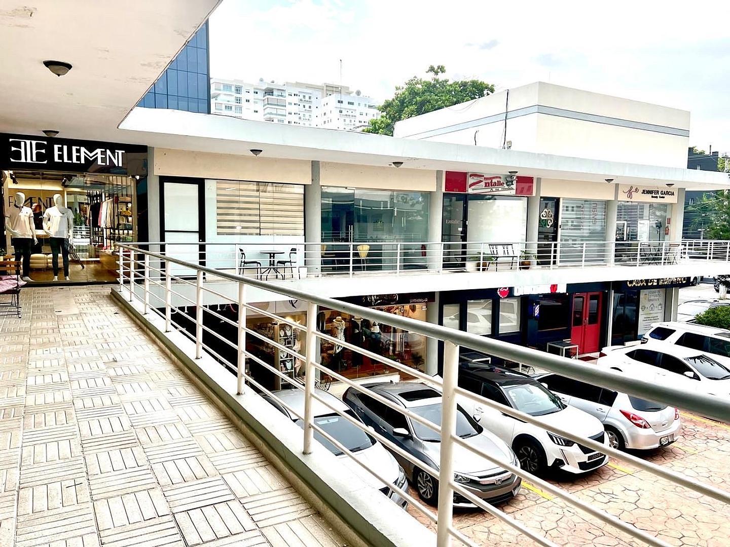 oficinas y locales comerciales - Piantini en el mismo corazón financiero Moderno y céntrico local comercial 32 m² 2