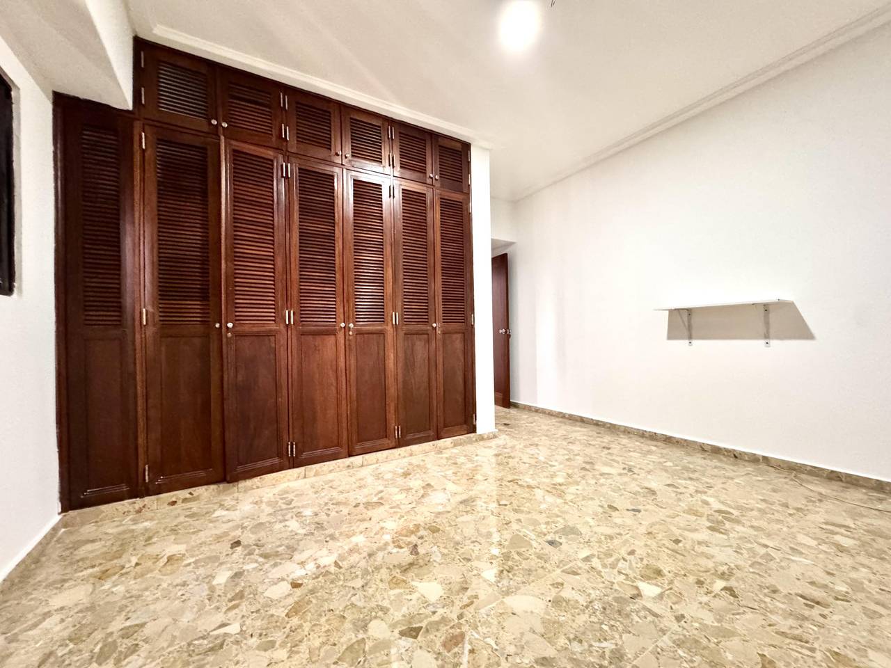 apartamentos - Clásico apt 280 metros alquiler frente Mirador 9