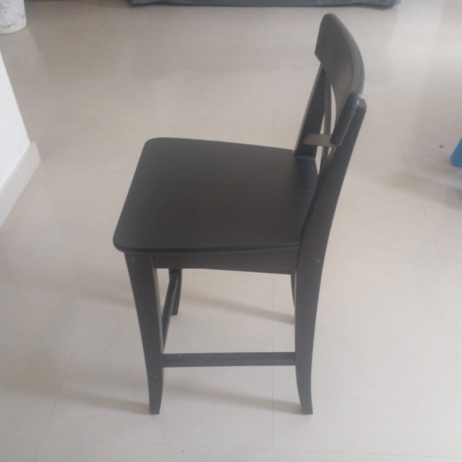 muebles y colchones - ¡Liquidación por viaje! Silla alta para desayunado 1