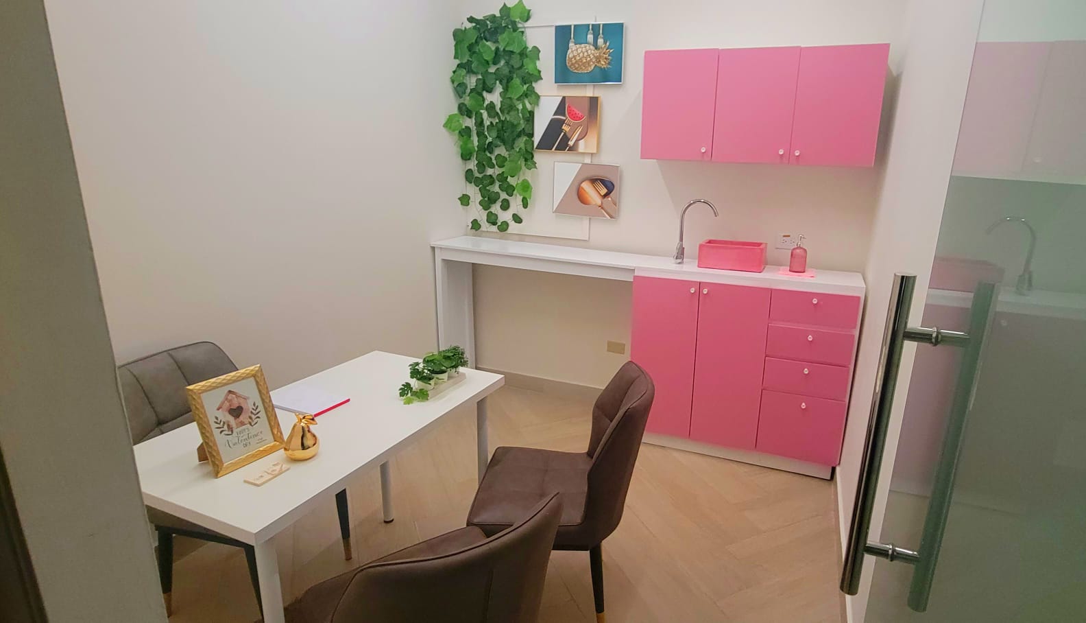oficinas y locales comerciales - SE ALQUILA ESPACIO COMERCIAL DENTRO DE CLINICA  3
