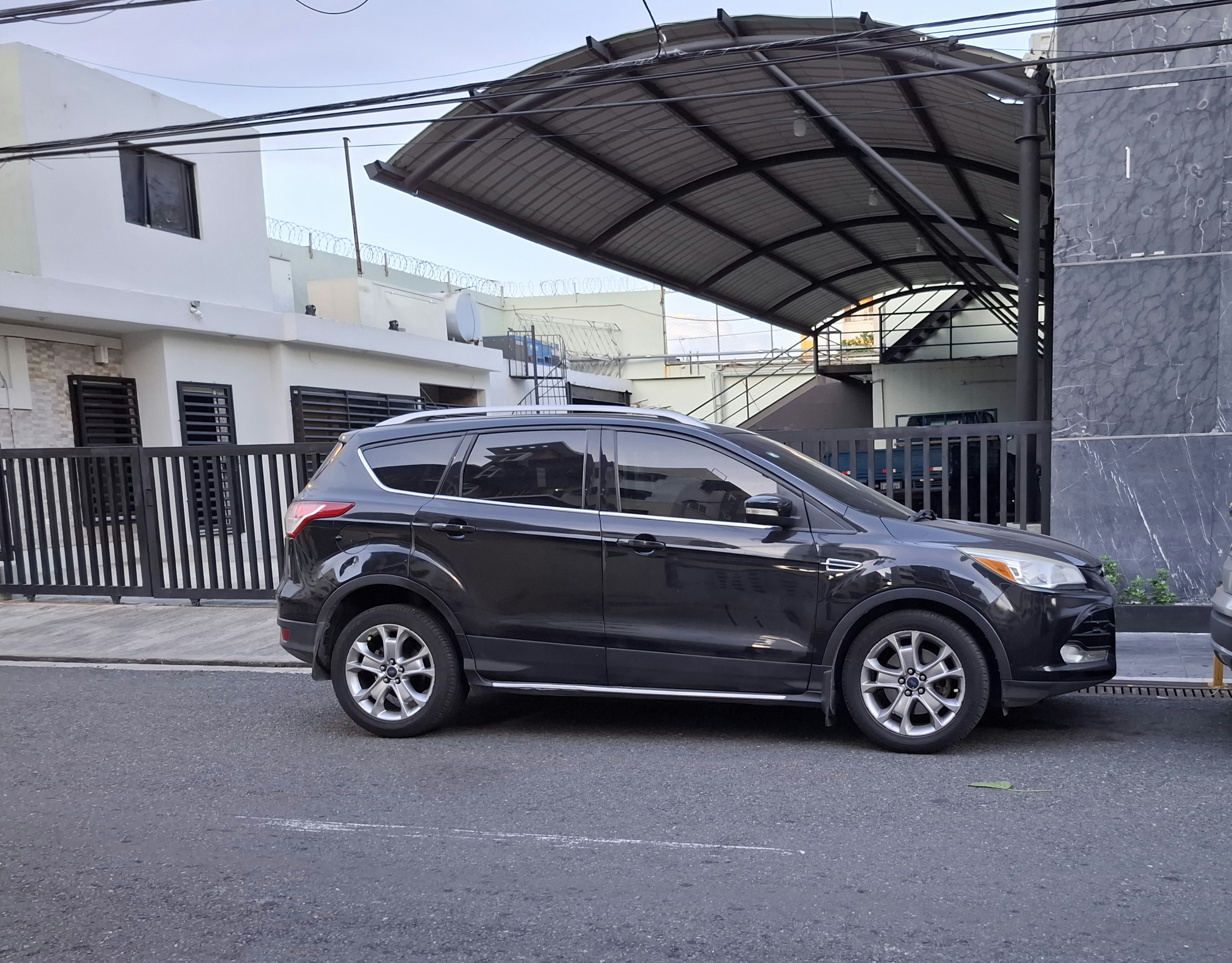 jeepetas y camionetas - Ford Escape 1.6 2014 Titanium 4WD Ecoboots 2