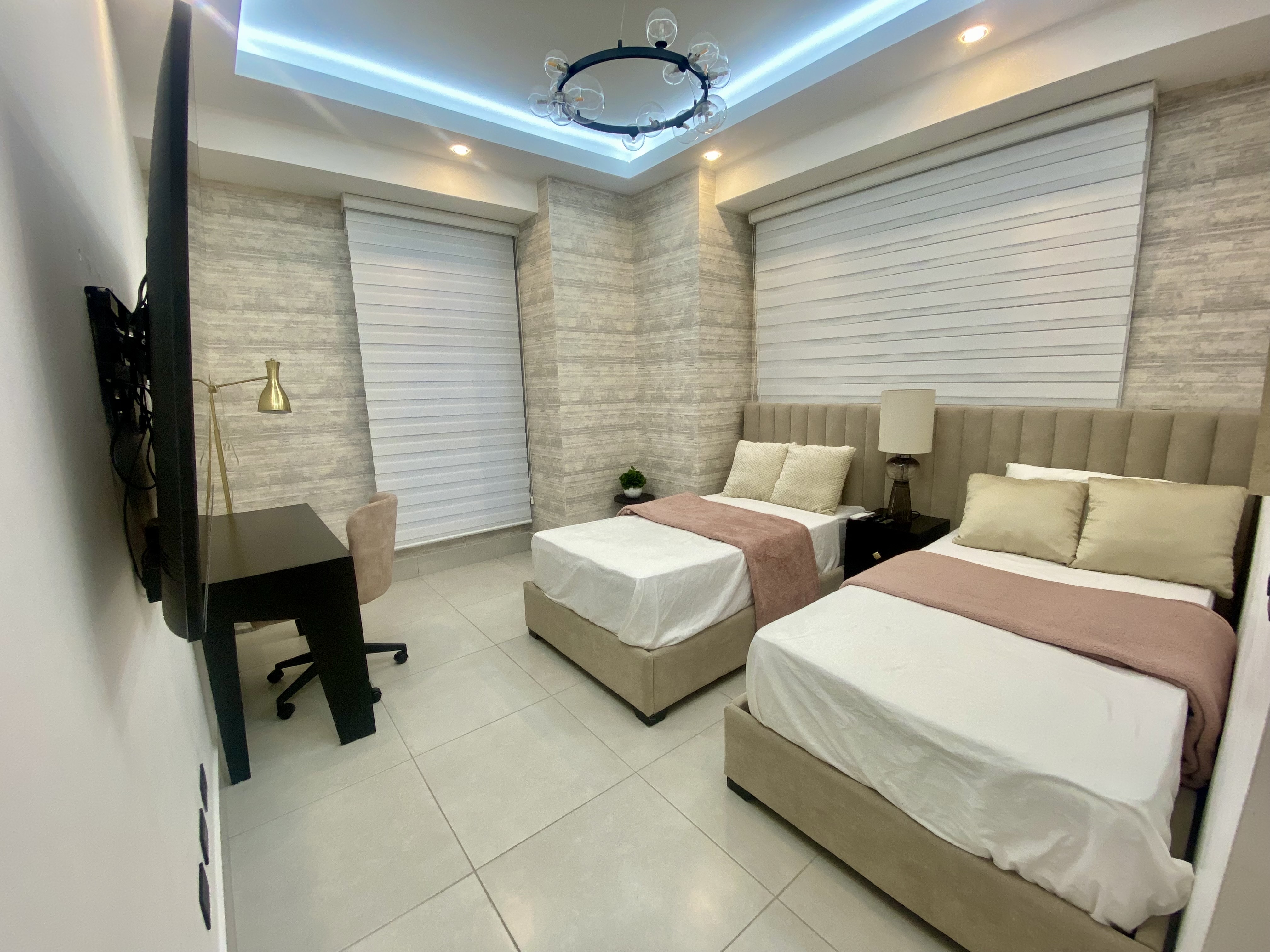 apartamentos - Piso alto de venta amueblada en La Esmeralda 4