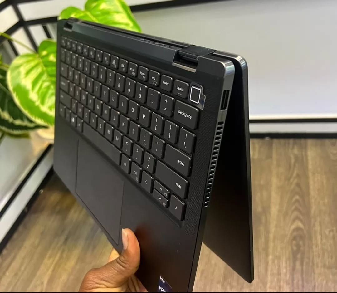computadoras y laptops - Laptop Dell Latitude 9330 Touch 2en1 Intel Core i7, 32GB RAM, SSD 512GB, Nueva  3