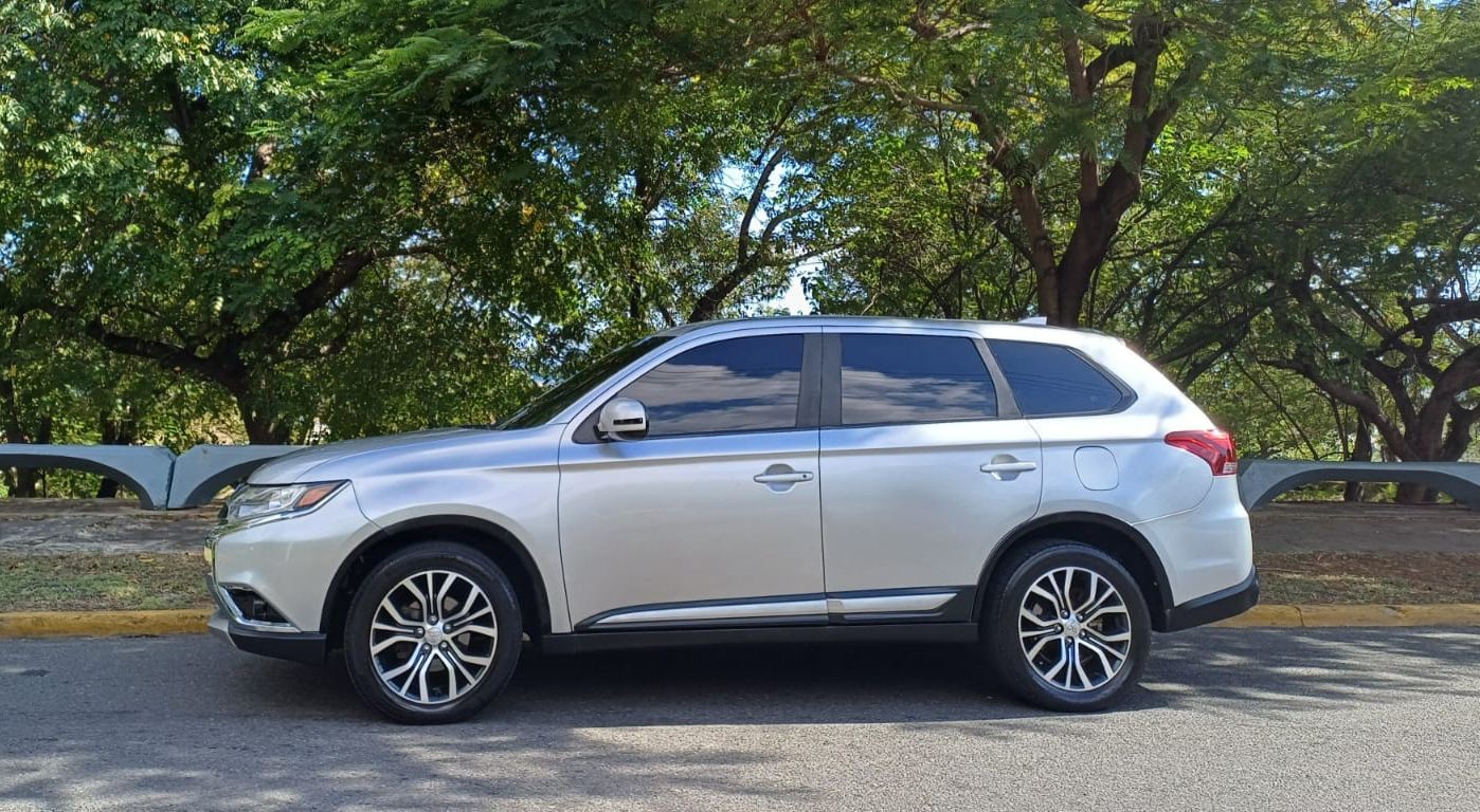 jeepetas y camionetas - Mitsubishi Outlander SE 2018.

Características:

-Motor V4 en excelente estado c