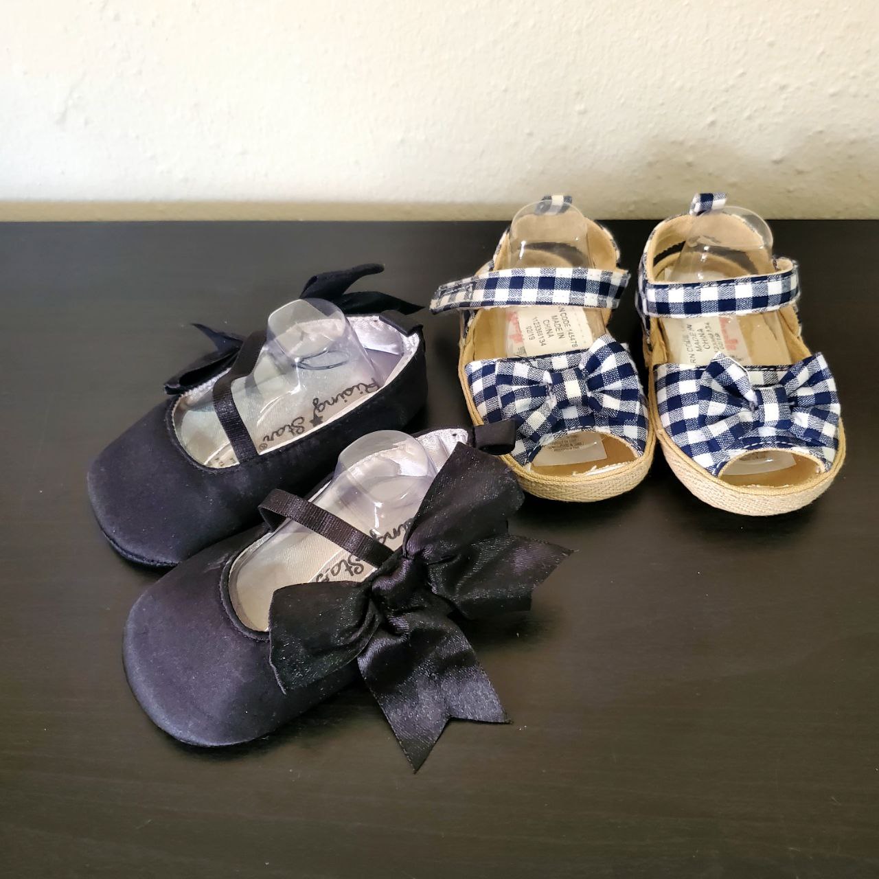 ropa y zapatos - 2 Pares de zapatos/sandalia niña. TODO por $200 0