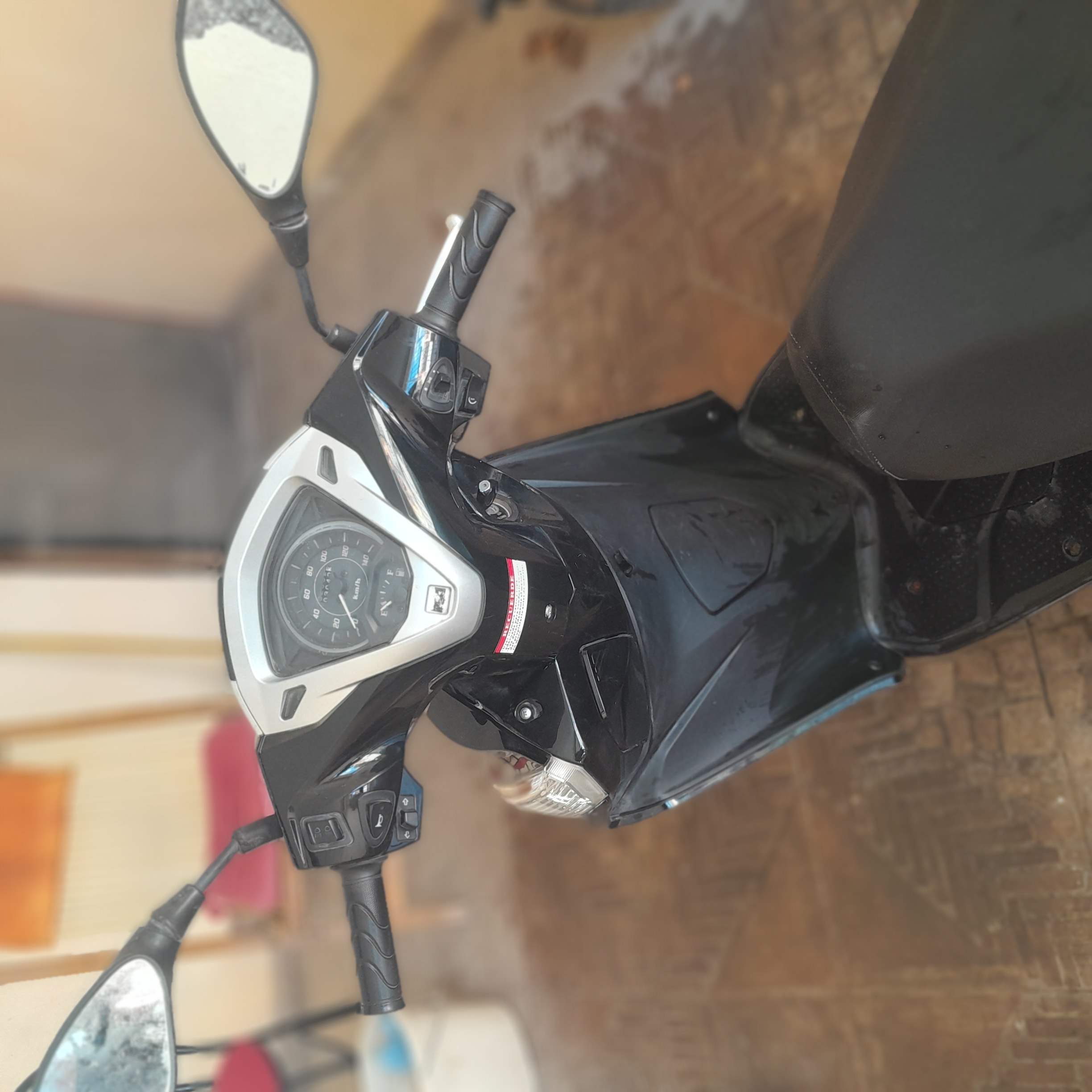 motores y pasolas - VENDO PASOLA HONDA LEAD DE POCO USO  3