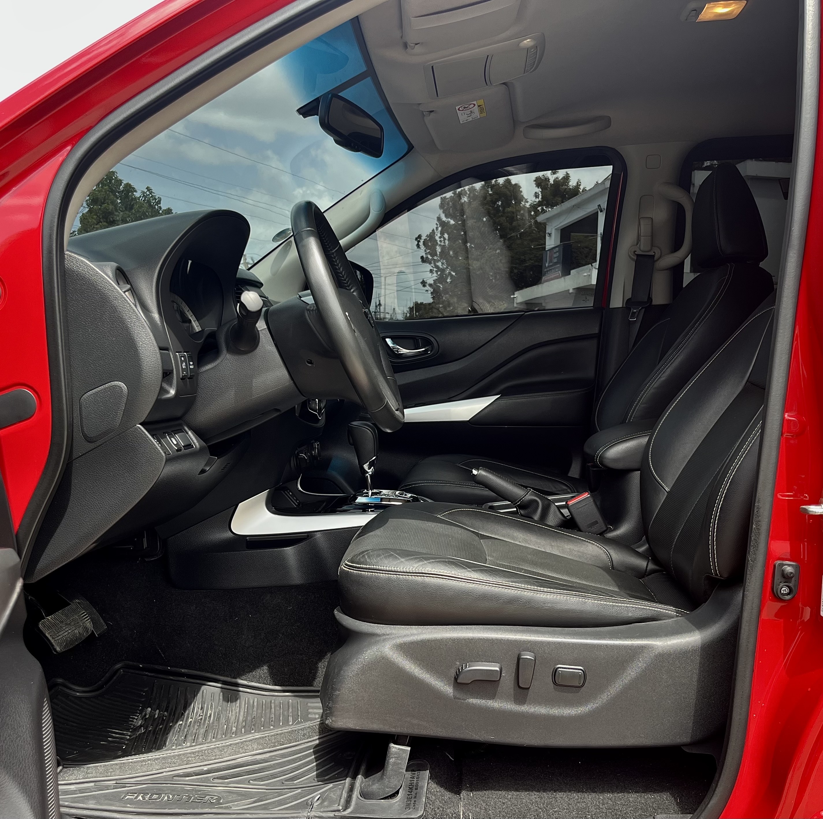 jeepetas y camionetas - Nissan Frontier 2021 – Versión LE 4x4 Diesel
 6