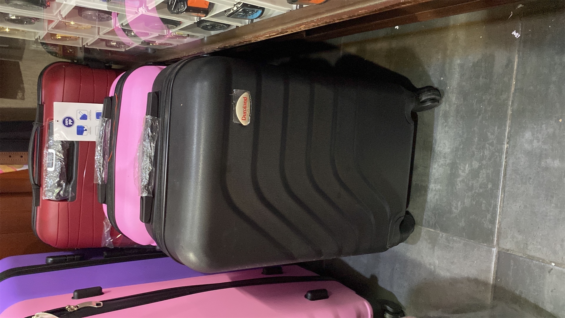 carteras y maletas - Maletas plásticas pequeñas de 21” y 22” pulgadas. Nuevas.  3