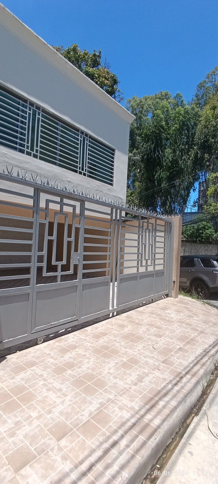 oficinas y locales comerciales - LOCAL EXCELENTE PARA NEGOCIO EN LOS PRADOS, MUY AMPLIO Y MODERNO EXCELENTE UBICA