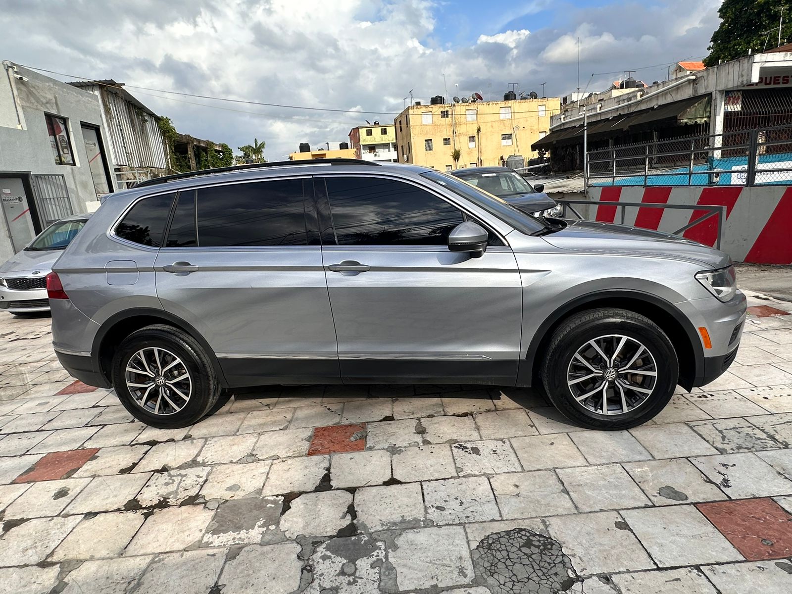 jeepetas y camionetas - VOLKSWAGUER TIGUAN GRIS 2020 AMERICANO!!! 3
