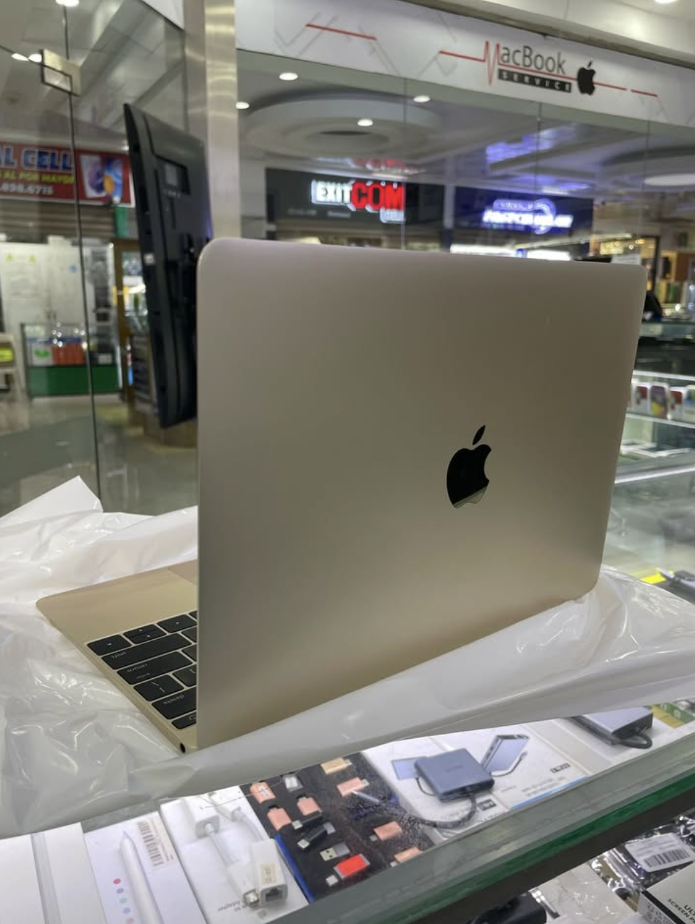 computadoras y laptops - Macbook Dorada 12 pulgadas 3