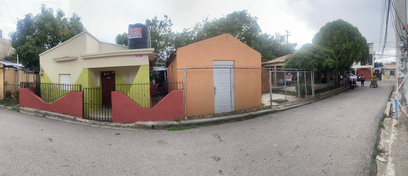 casas - GRAN PROPIEDAD DE ESQUINA 2 CASAS Y AMPLIA TERRAZA 1