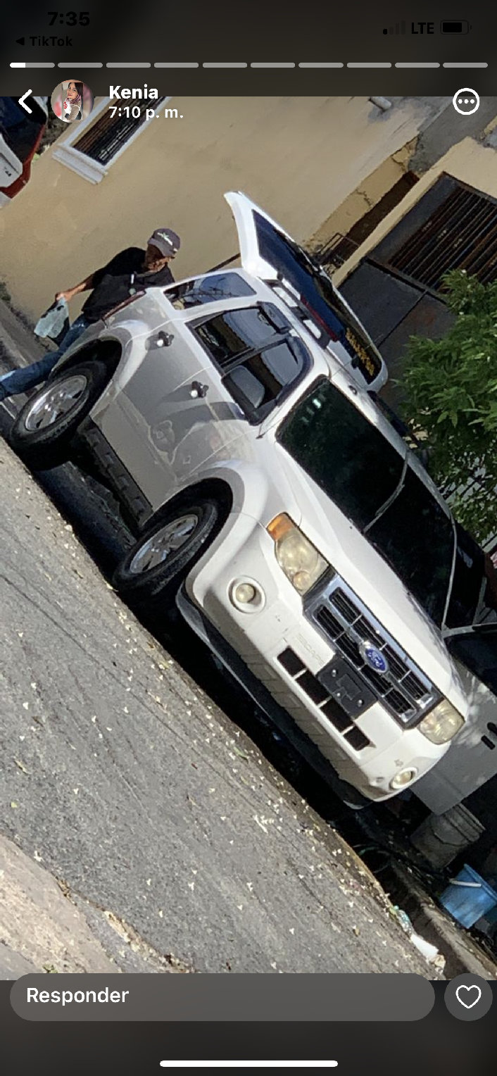 jeepetas y camionetas - jepeta Ford Escape en excelente estado 