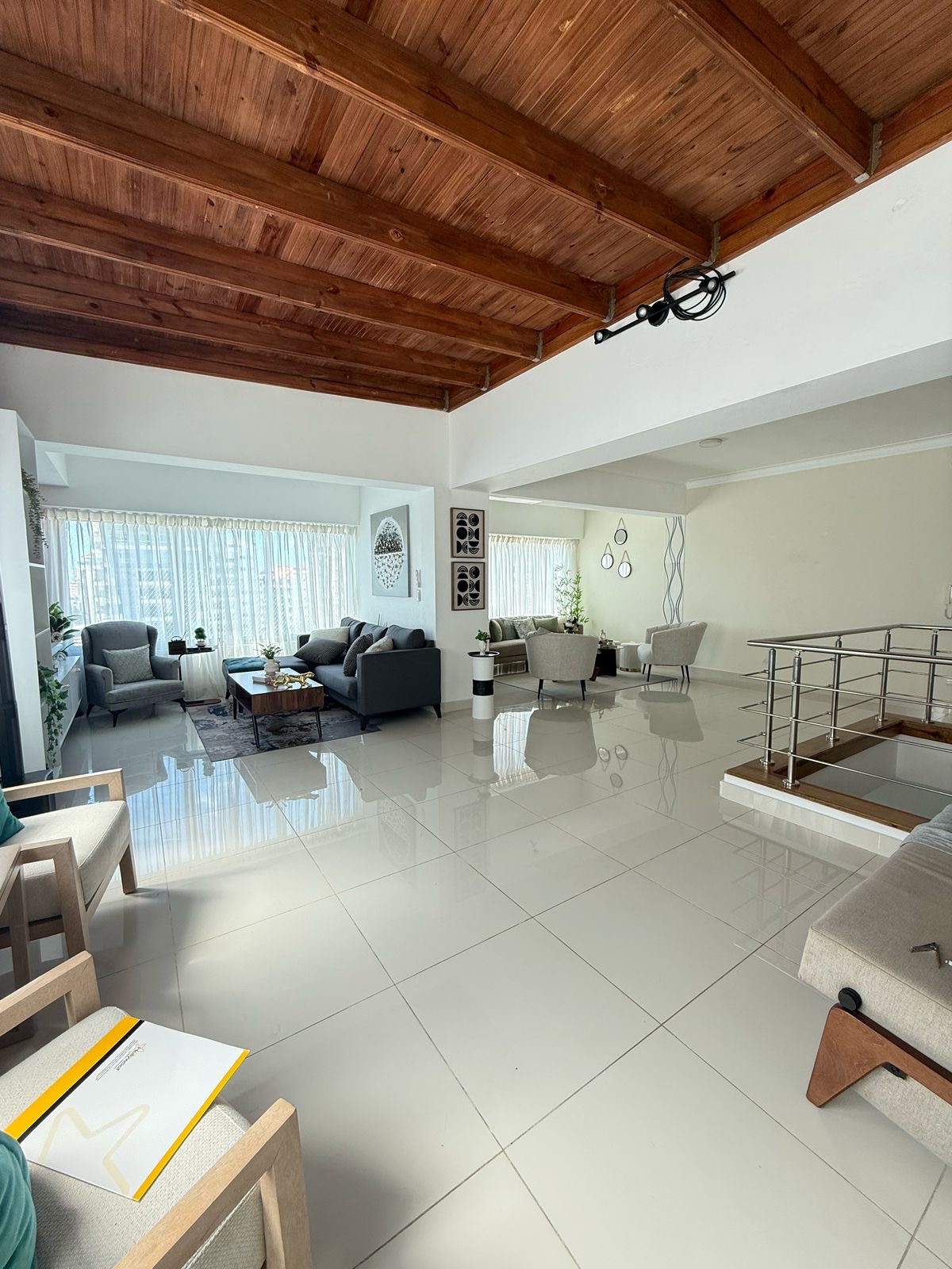 apartamentos - Vendo oh Evaristo morales tres hab con baño dos pa 4