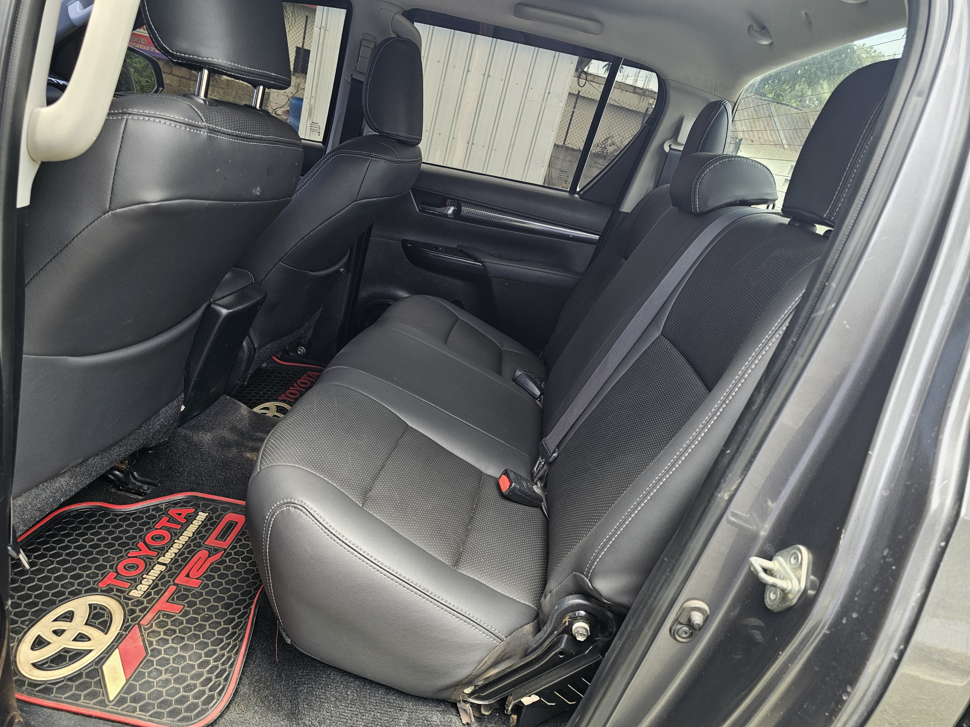 jeepetas y camionetas - Toyota hilux automática 5