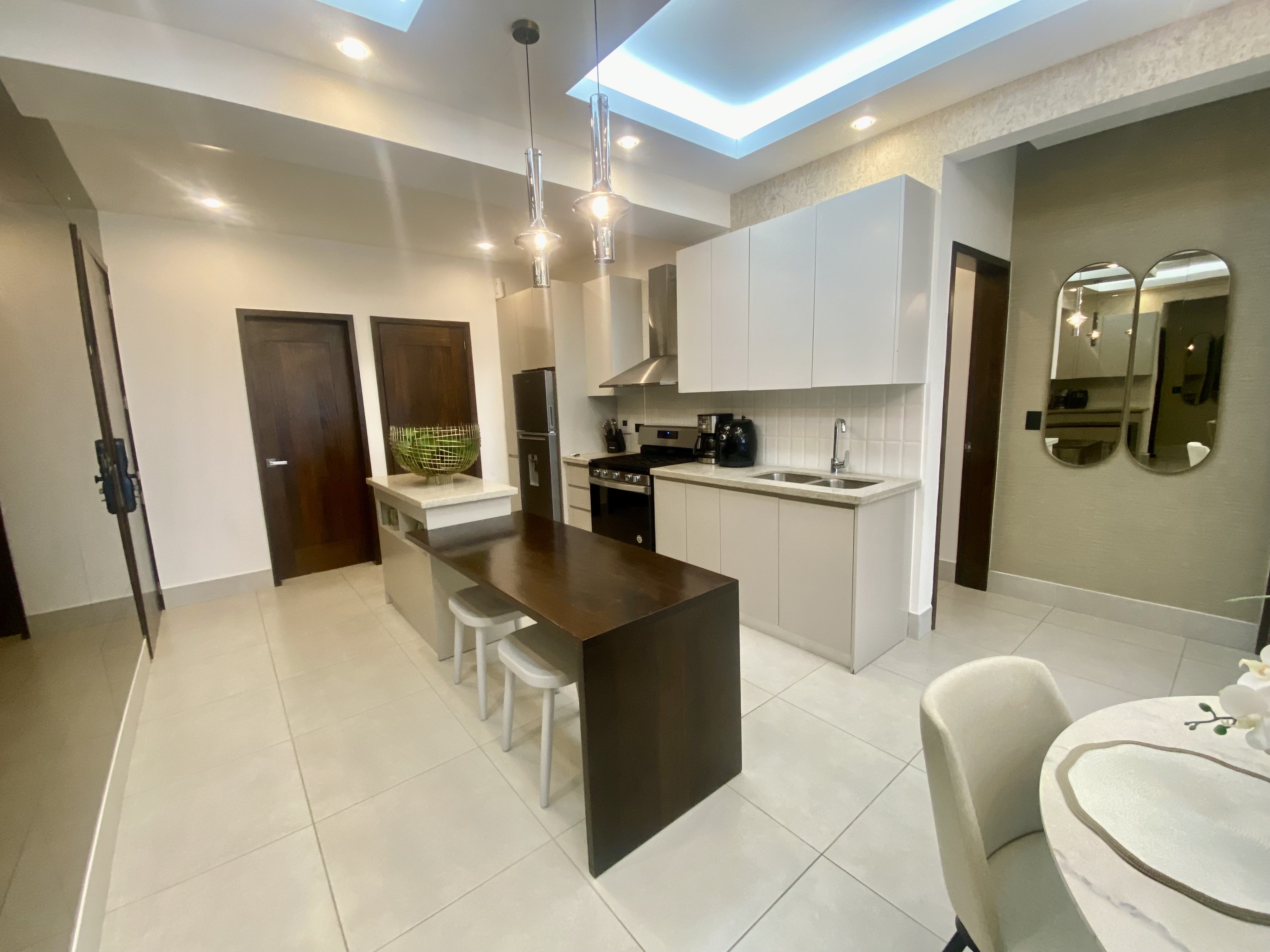 apartamentos - Piso alto de venta amueblada en La Esmeralda 1