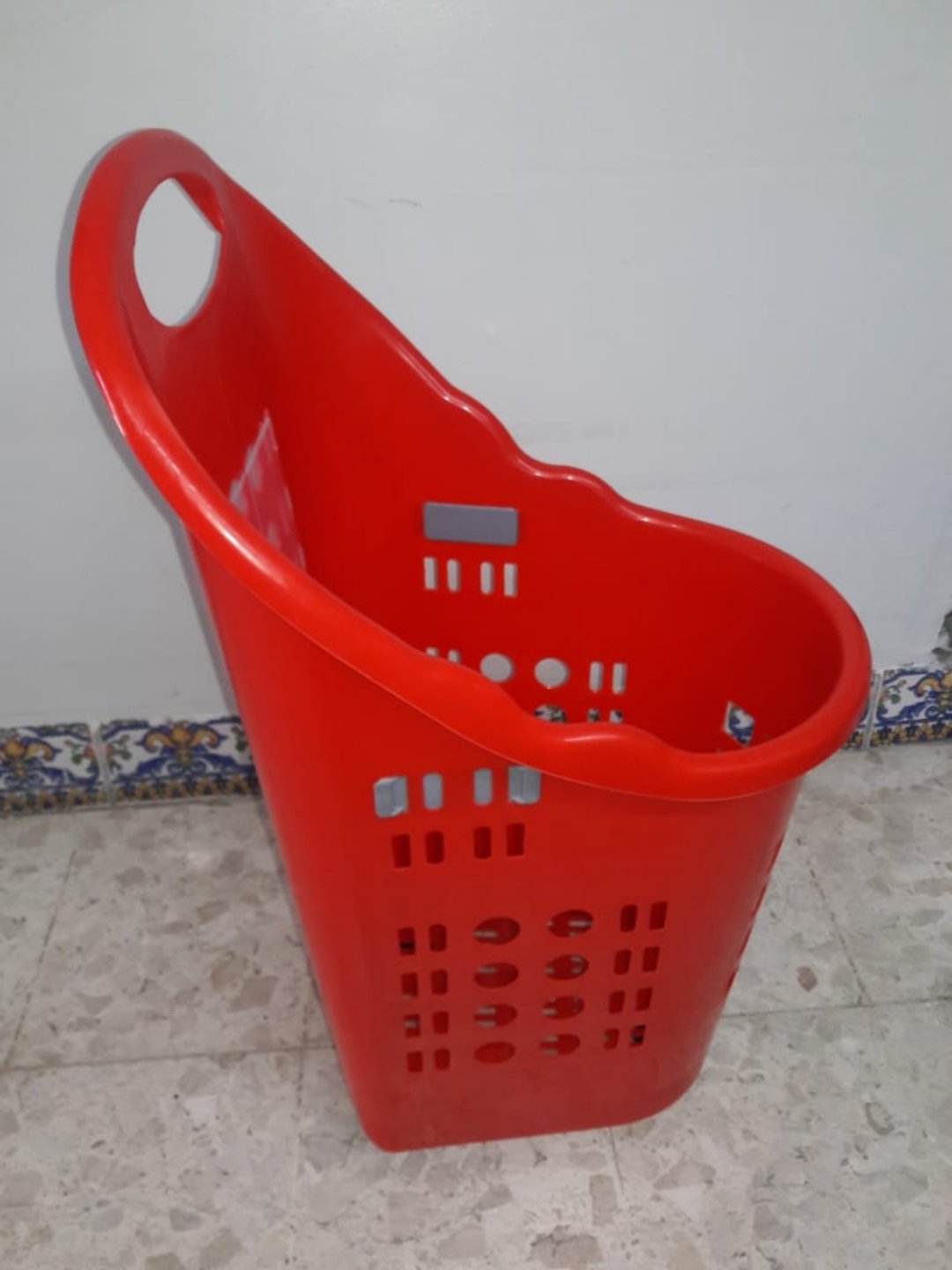 equipos profesionales - Canastas de ruedas y de mano para tiendas  0