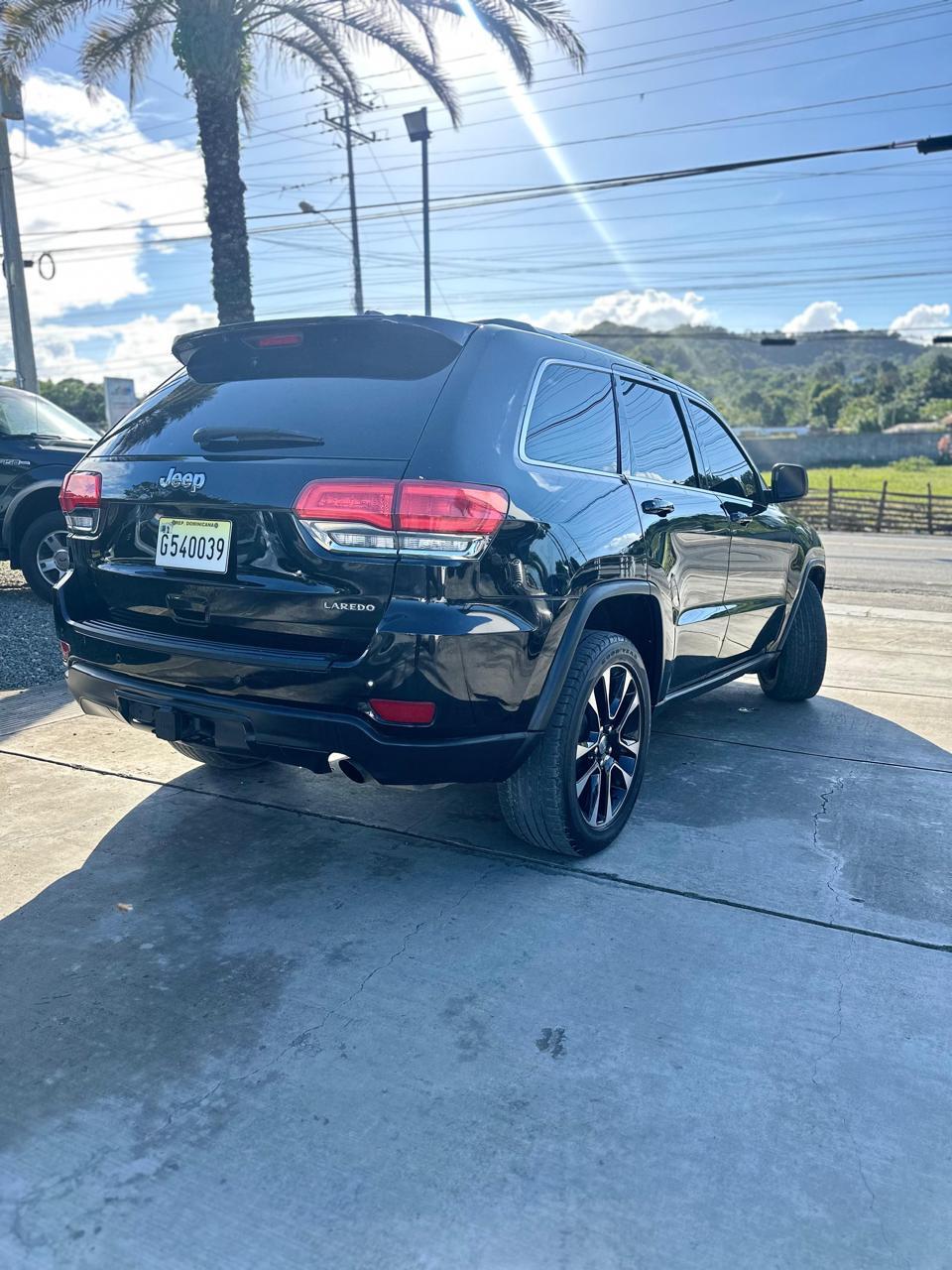 jeepetas y camionetas - Jeep Cherokee Laredo 2017 6
