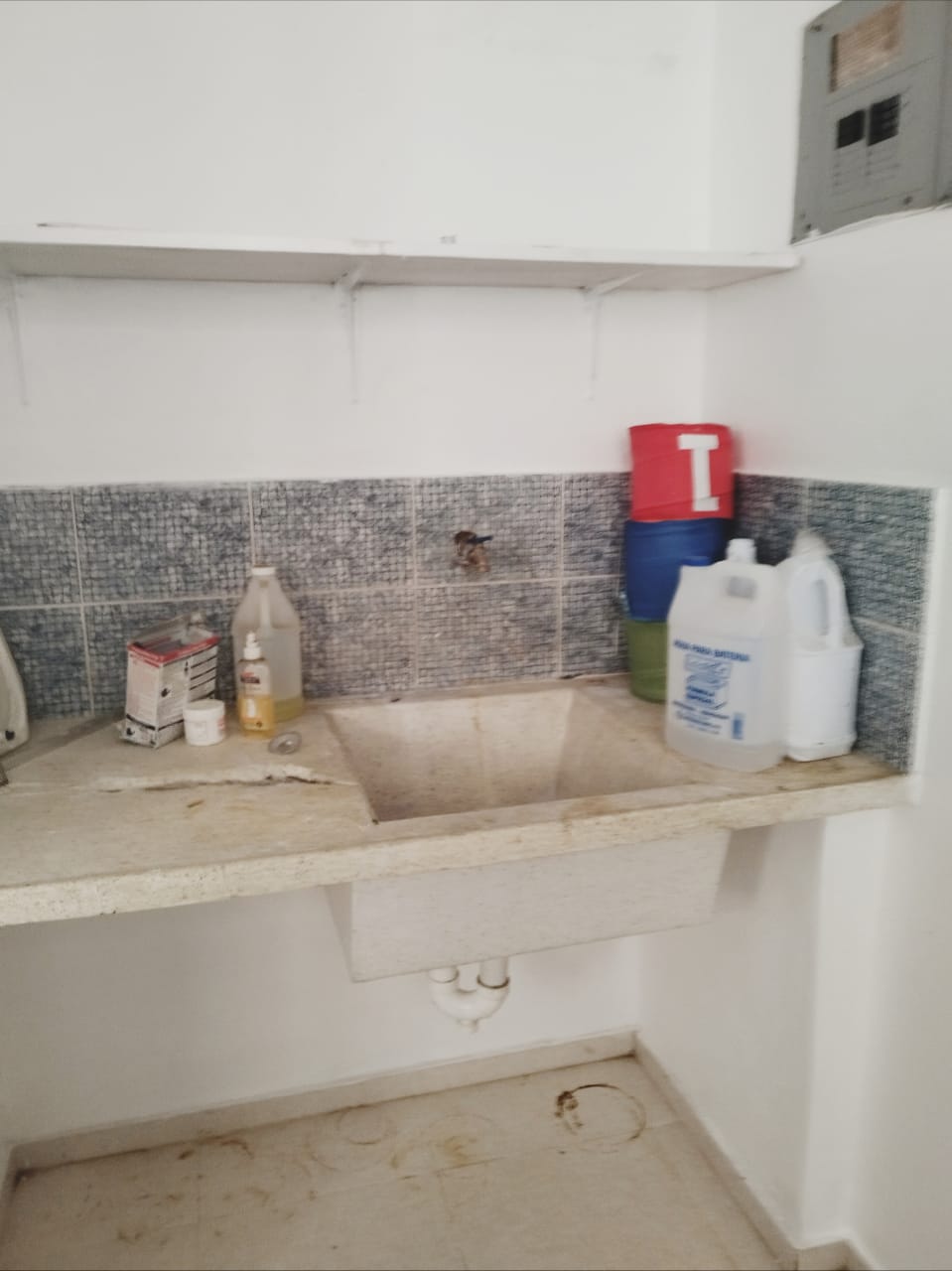 apartamentos - Se Alquila Apartamento en el Embrujo II (Segundo nivel). Precio $25,000.  8