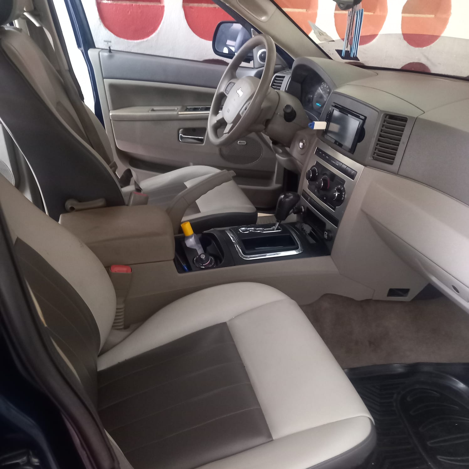 jeepetas y camionetas - Jeep Grand Cherokee Laredo 2006  8