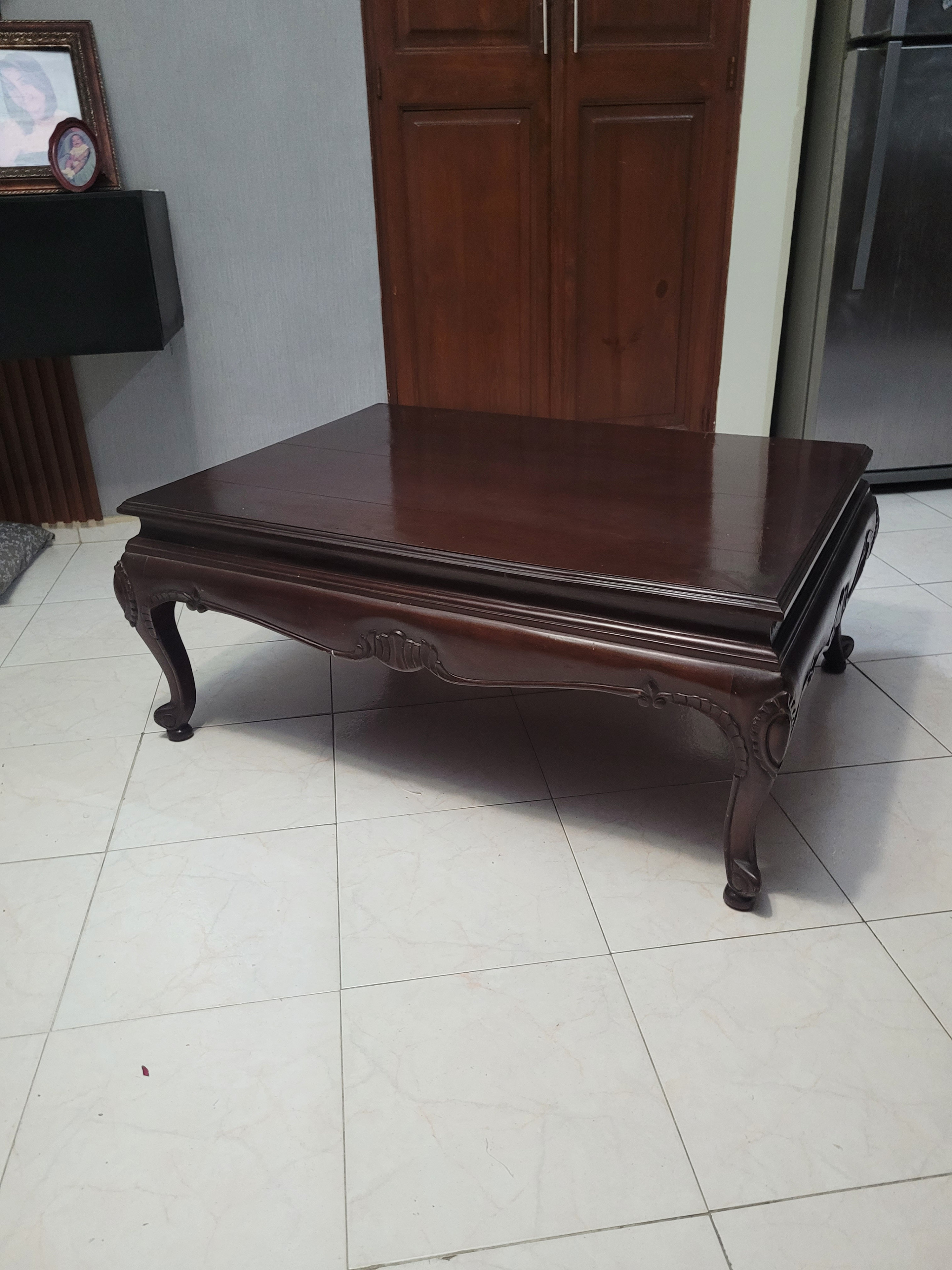 muebles y colchones - Mesa de centro para sala de Caoba  0