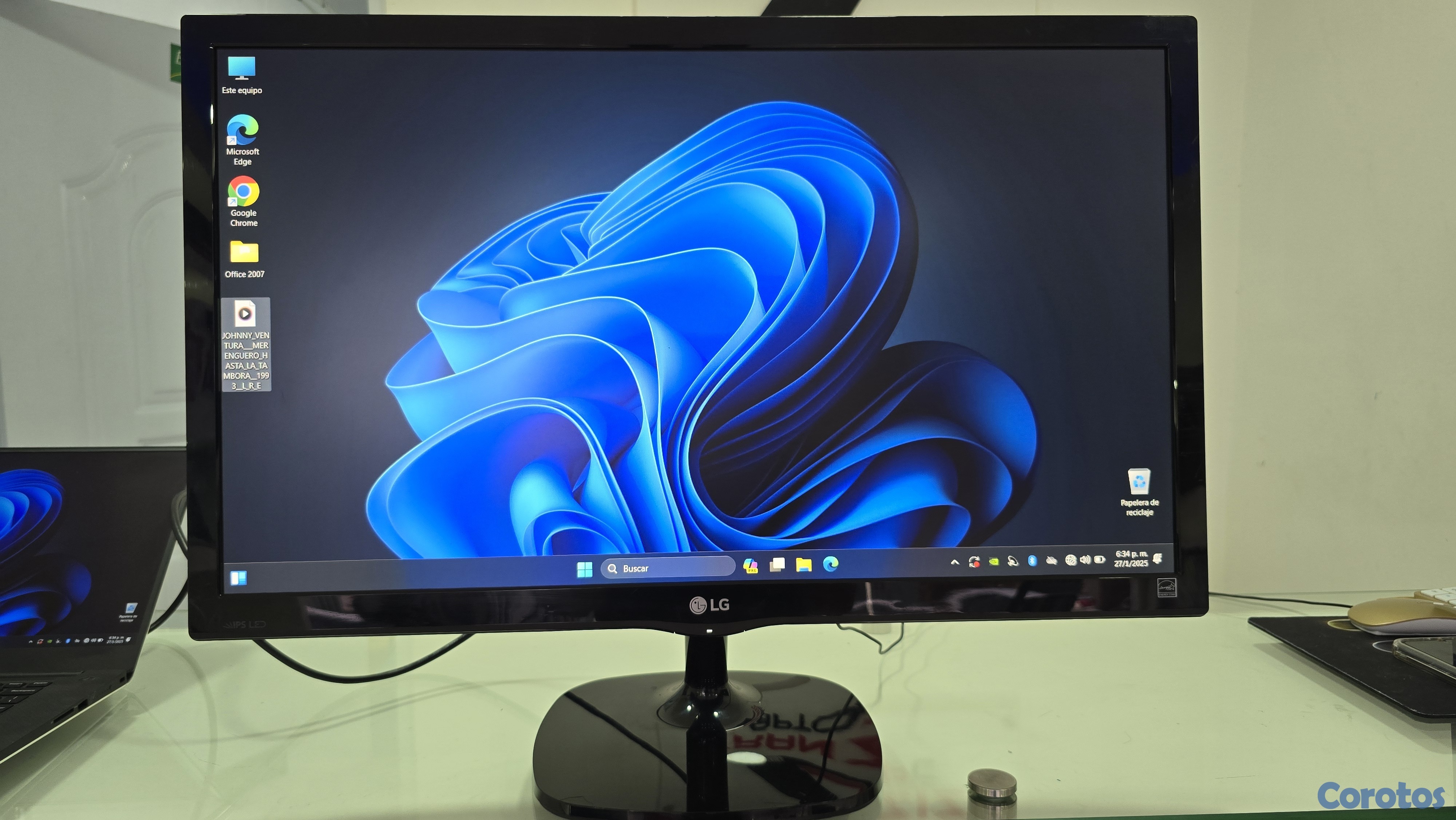 computadoras y laptops - Monitor LG de 27 Pulgadas full 1080p hdmi salida de audio 2