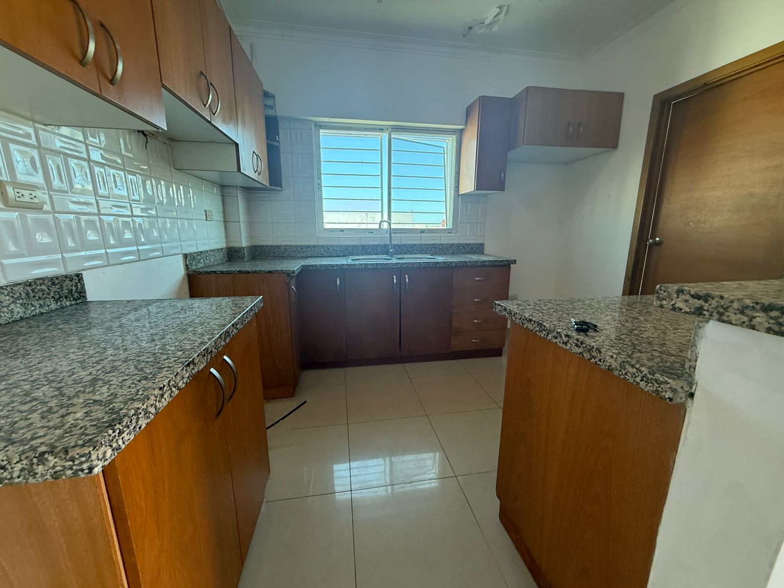 apartamentos - Se Alquila Apartamento en la Avenida Independencia 2