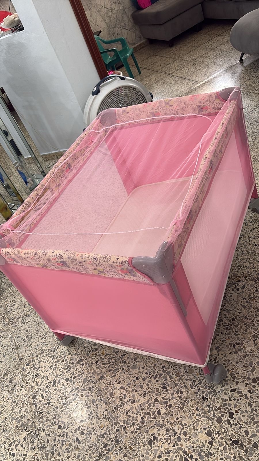 muebles - Vendo coche, cargador y corral con mosquitero incluido para bebé 0