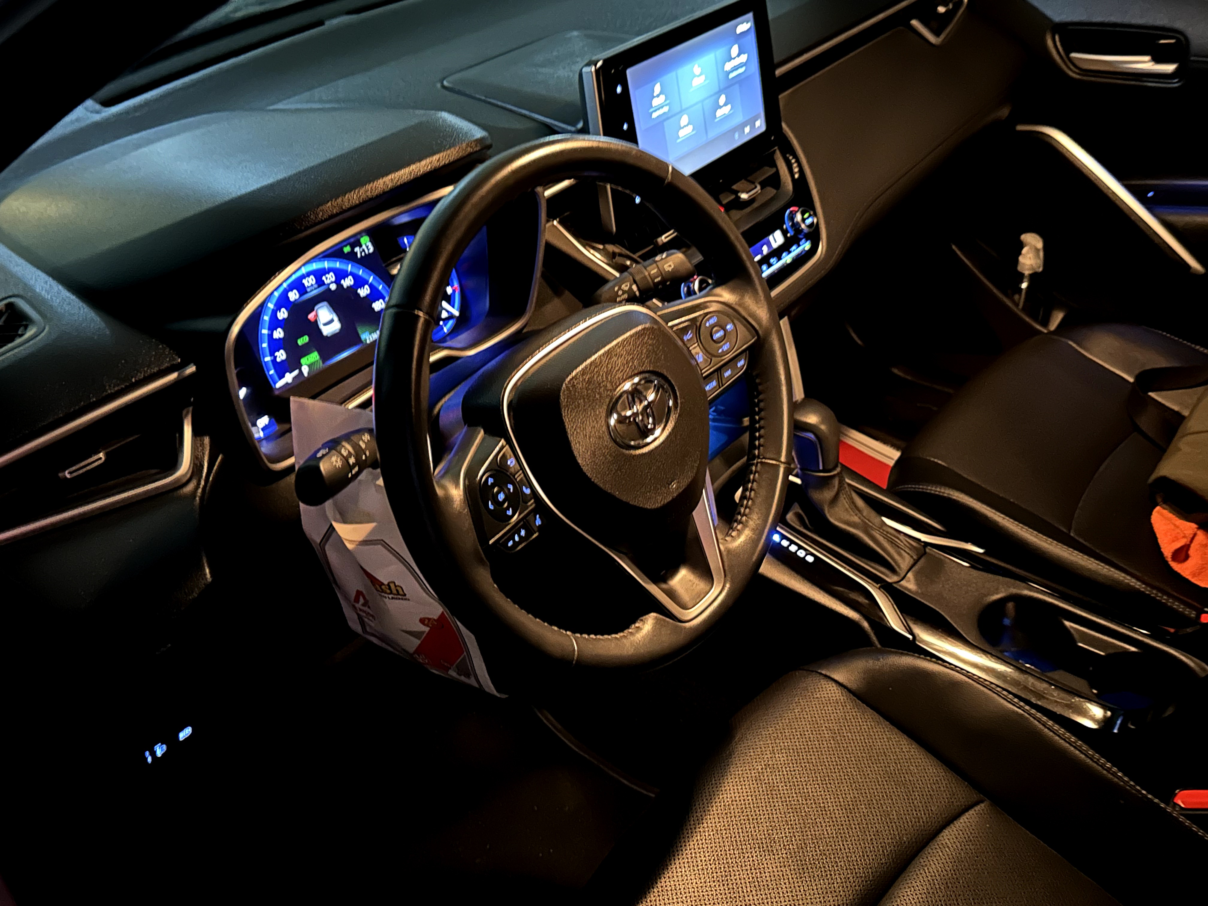 jeepetas y camionetas - Toyota Corolla Cross Limited- Hibrido 2024 7