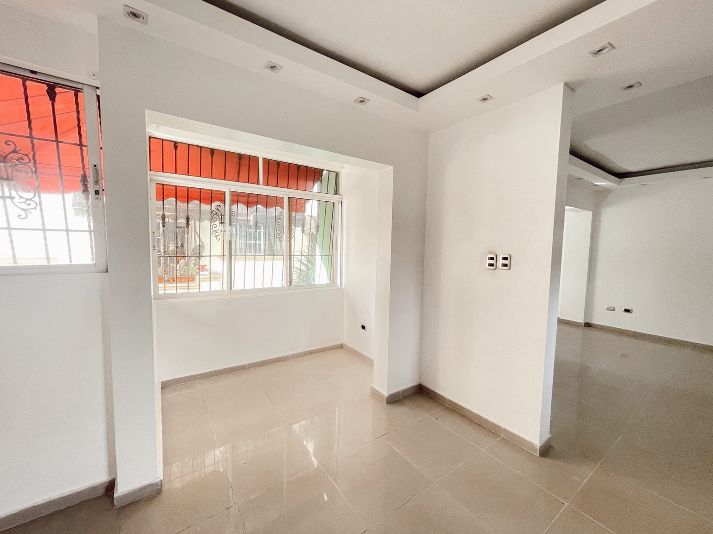 apartamentos - Apartamento con excelente ubicaciòn en Alma Rosa I.