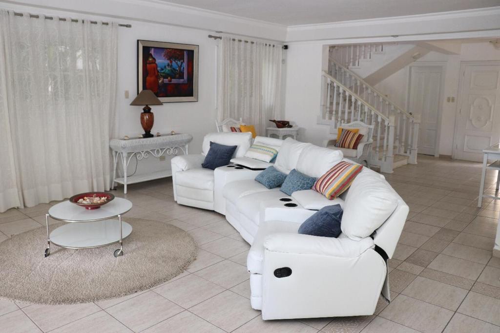 casas - Metro country club casa en venta 4