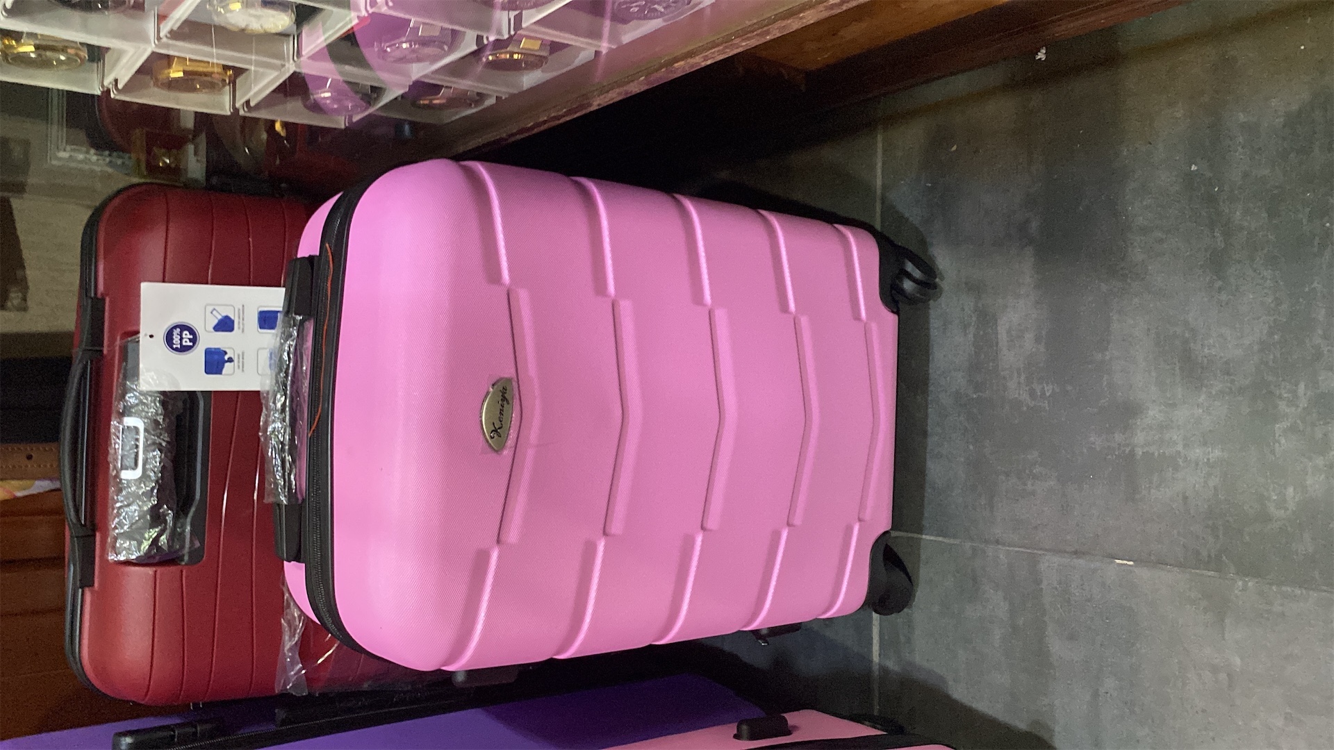 carteras y maletas - Maletas plásticas pequeñas de 21” y 22” pulgadas. Nuevas.  4