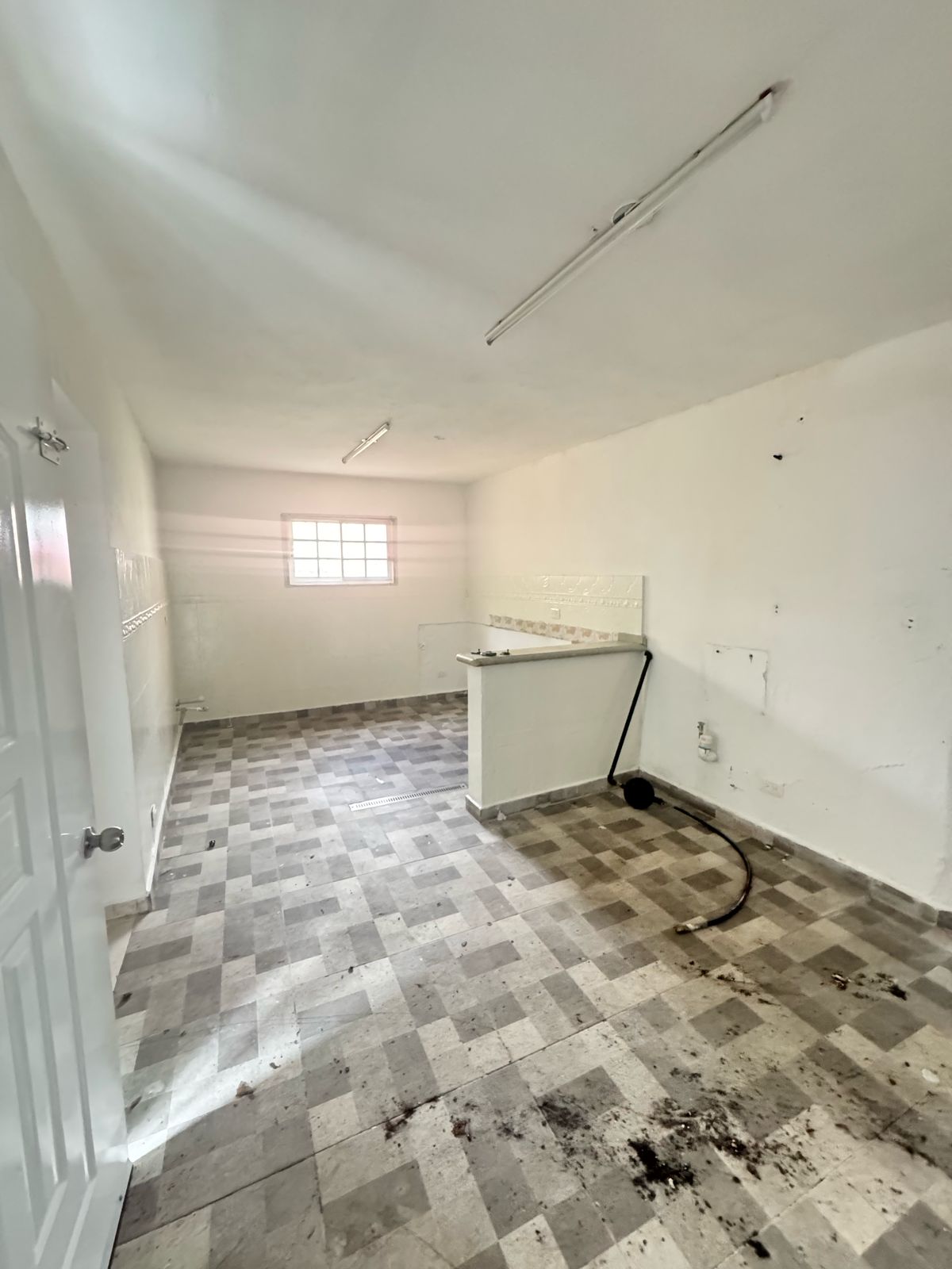 oficinas y locales comerciales - Alquiler de Local Los Frailes  4