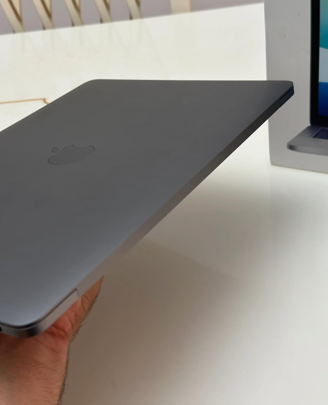 computadoras y laptops - MacBook Pro 13” Chip M2 2022 8GB RAM & 256GB SSD Como Nueva  5