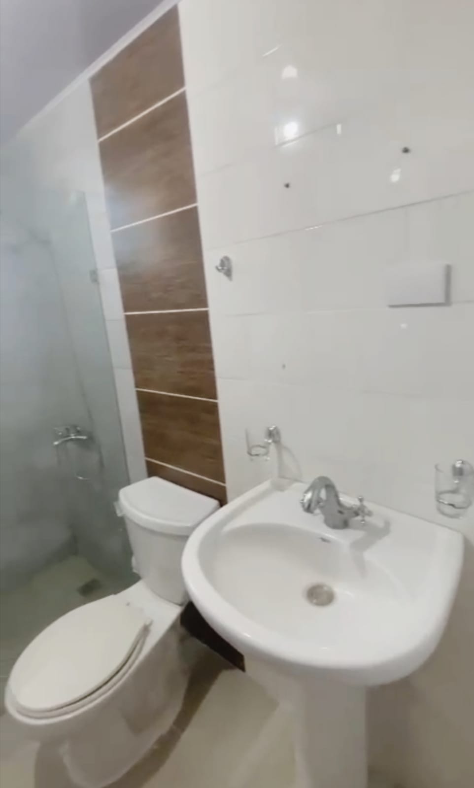 apartamentos - -De Oportunidad -Se Vende Apartamento en la Carretera Don Pedro (tercer nivel)  8