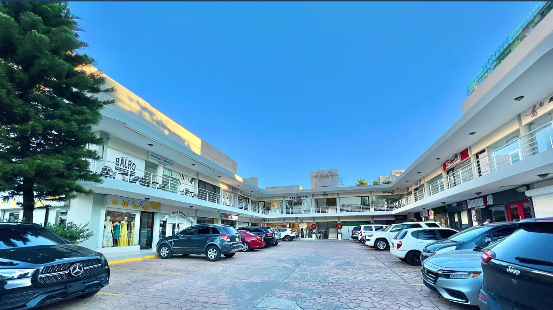 oficinas y locales comerciales - Piantini en el mismo corazón financiero Moderno y céntrico local comercial 32 m² 0
