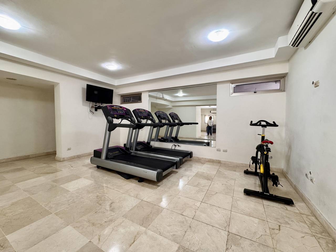 apartamentos - Clásico apt 280 metros alquiler frente Mirador 7