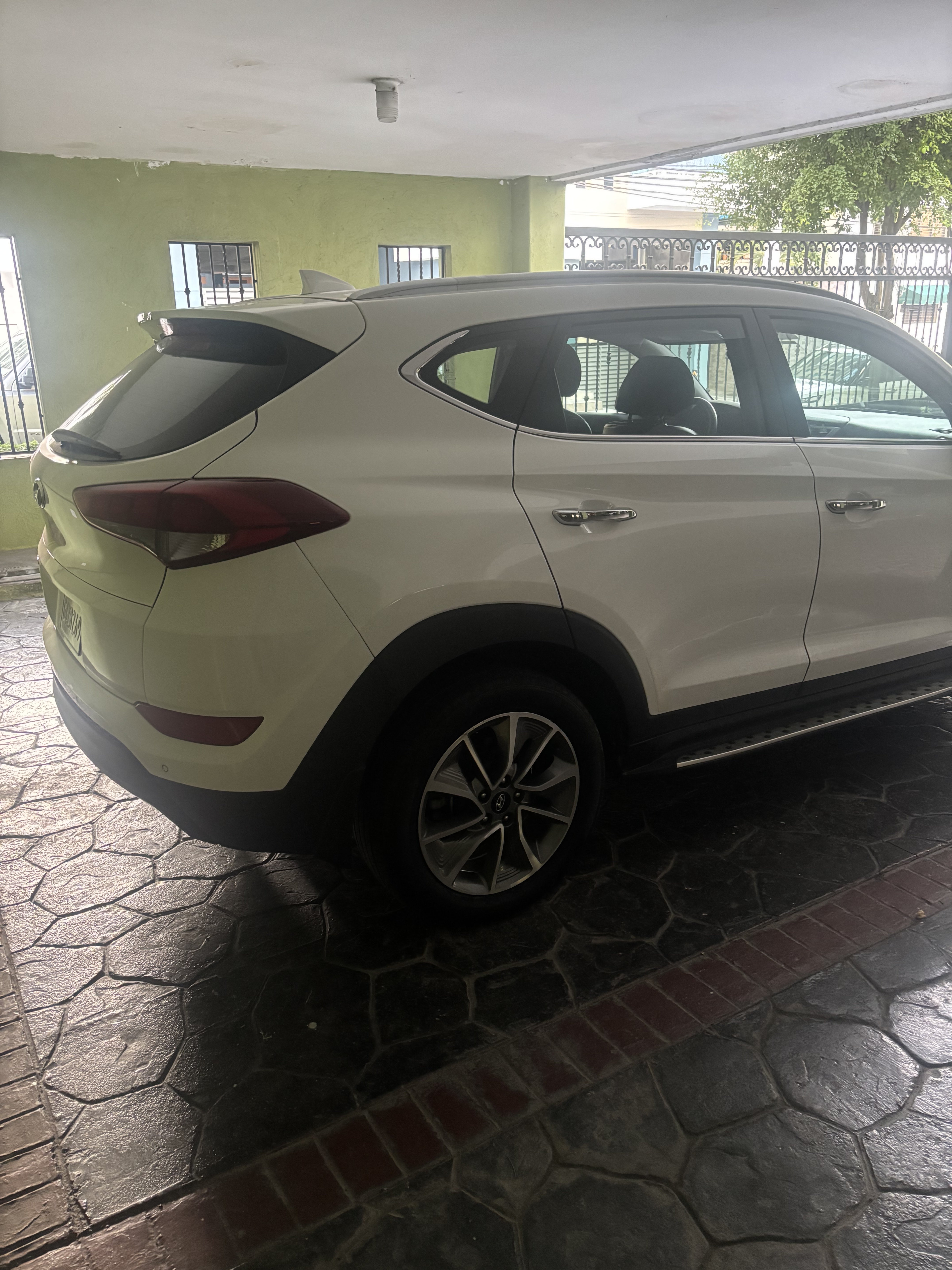 jeepetas y camionetas - Hyundai Tucson 2018 de la casa con todos los mantenimientos en magna  2