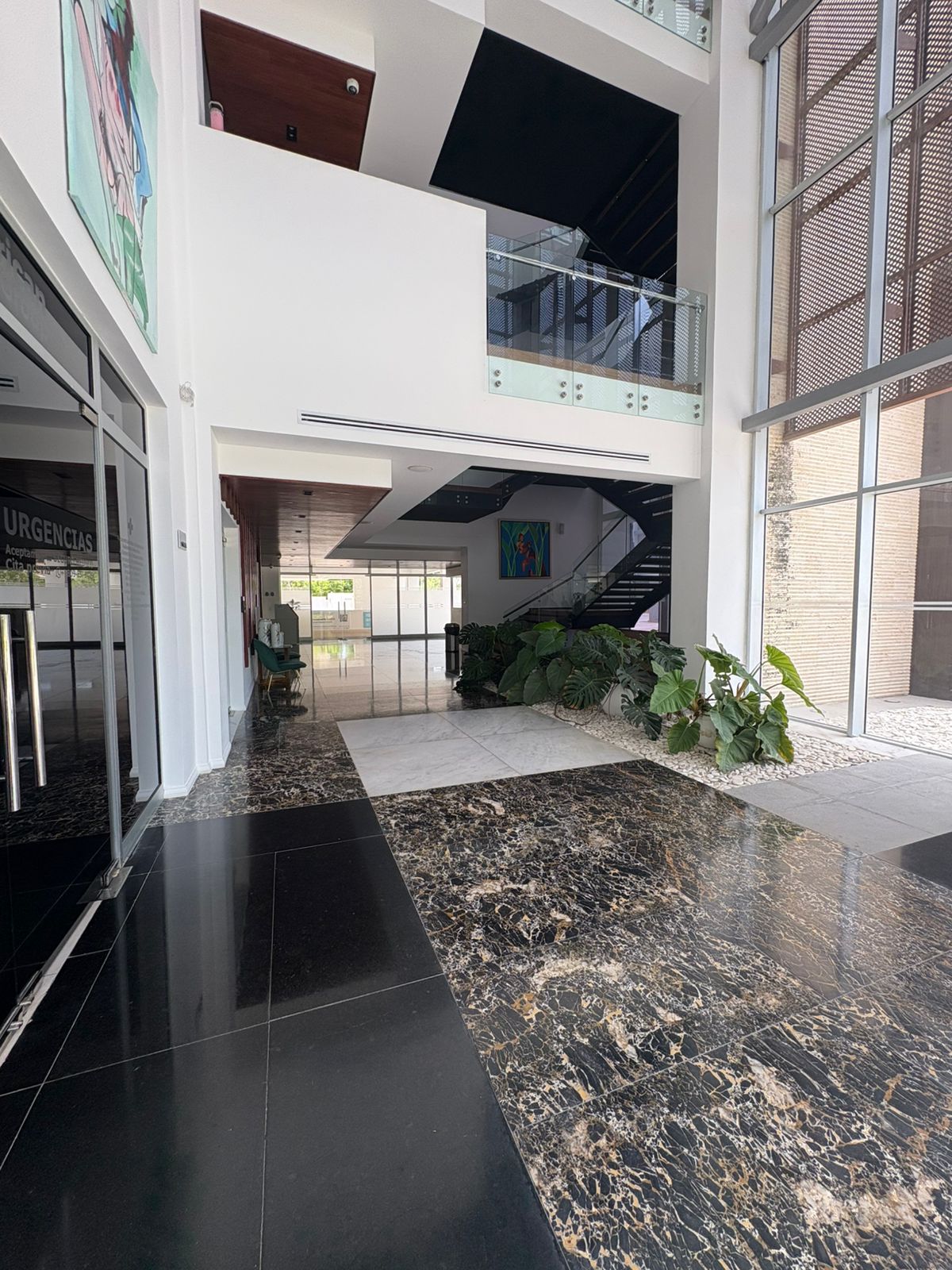 oficinas y locales comerciales - Local  comercial en el  Village, Boulevard de Punta cana. 6