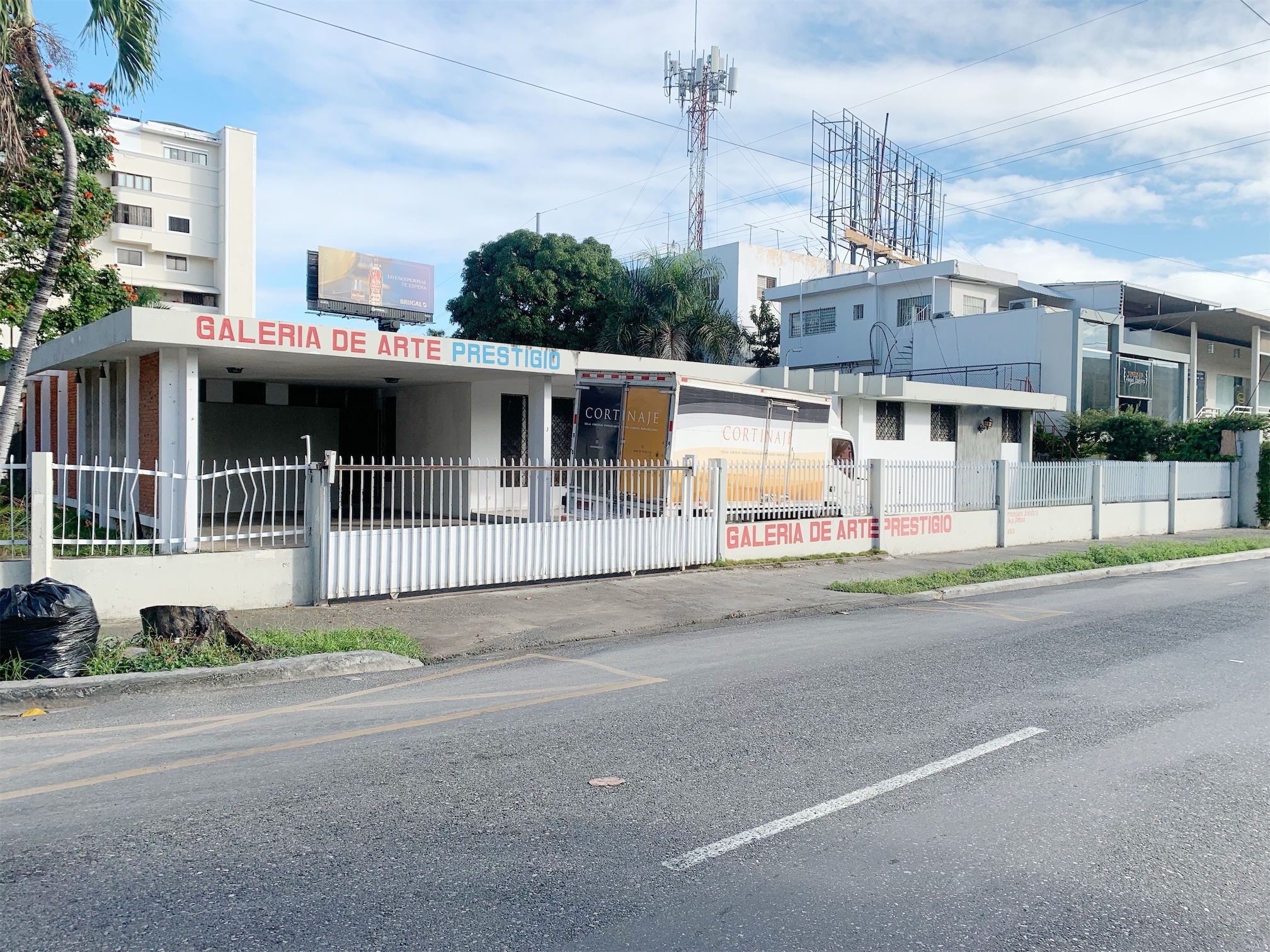 oficinas y locales comerciales - Local esquinero en Naco 4