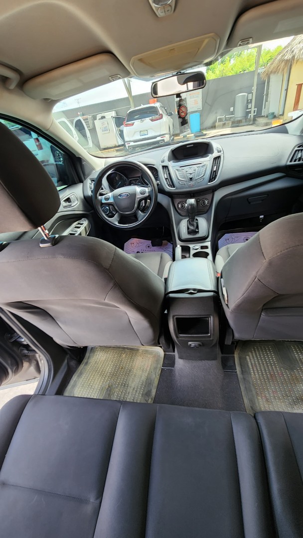 jeepetas y camionetas - Ford Escape Gris 2014 - 2.0L De Buen Uso y Muy Bien Mantenida 4
