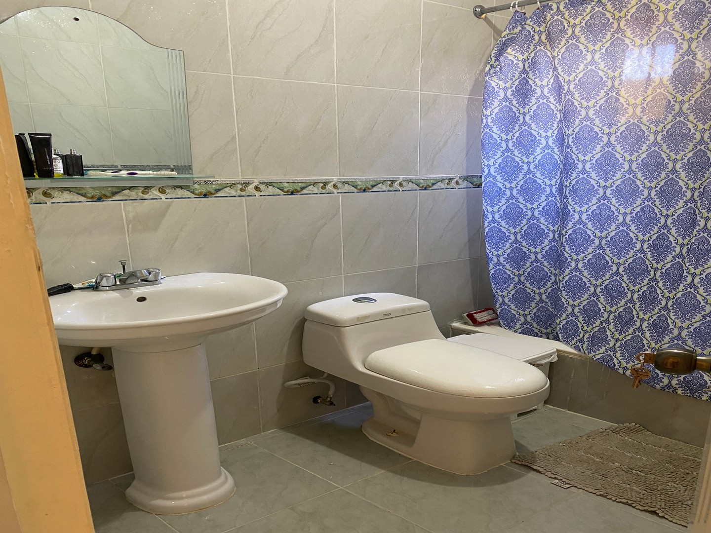 habitaciones y viviendas compartidas - Busco Roomate/Companera de vivienda con Parqueo Privado!!! 6