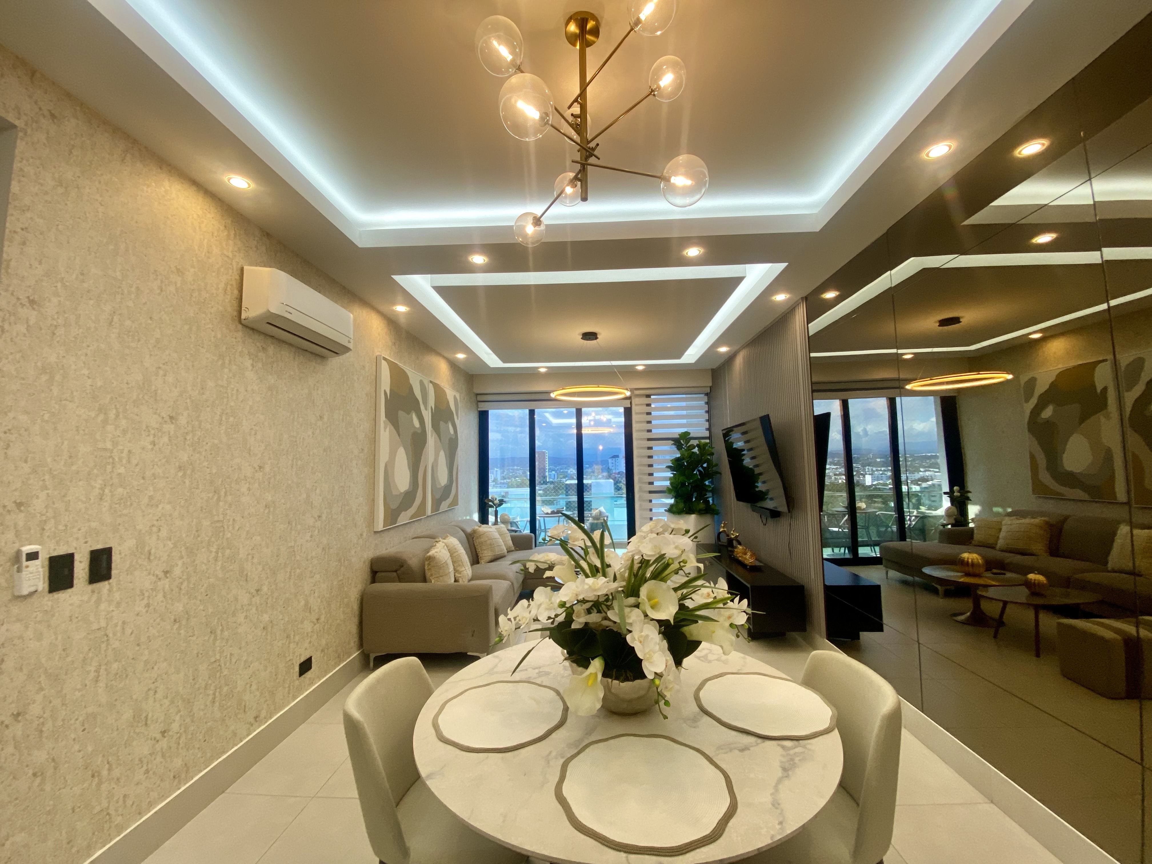 apartamentos - Piso alto de venta amueblada en La Esmeralda 2