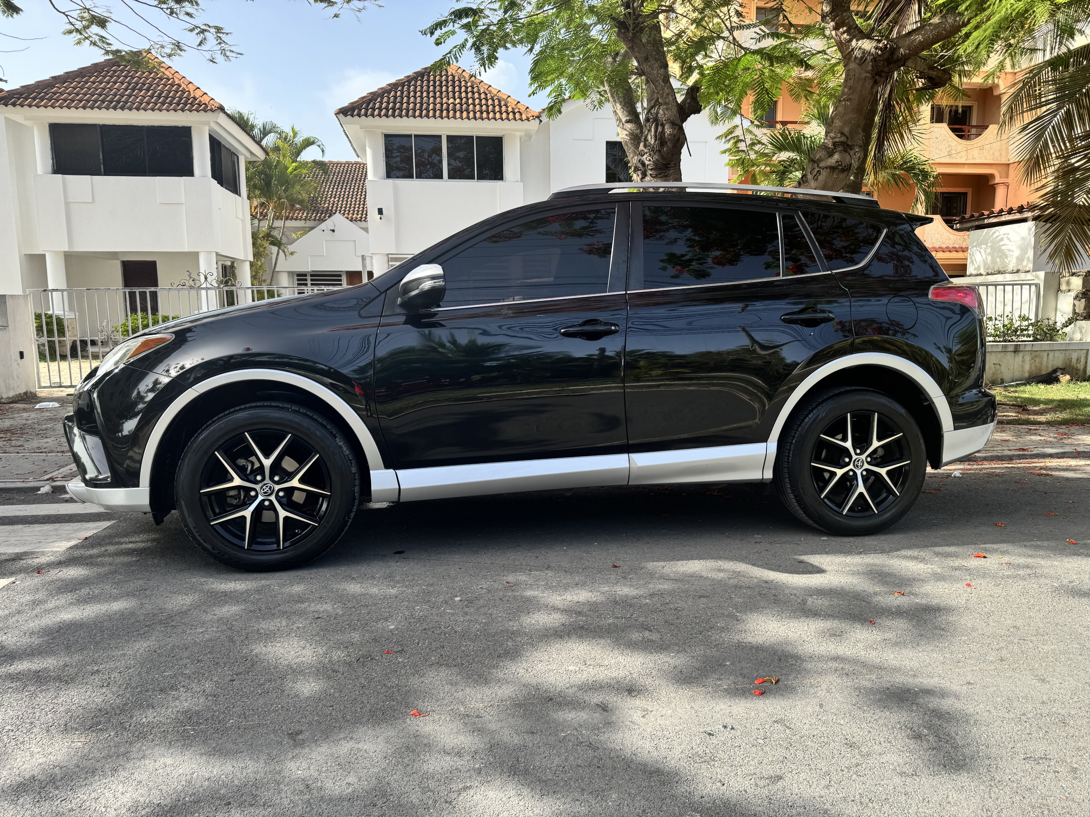 jeepetas y camionetas - Vendo mi Toyota Rav4 Sport 2016 de oportunidad! 2