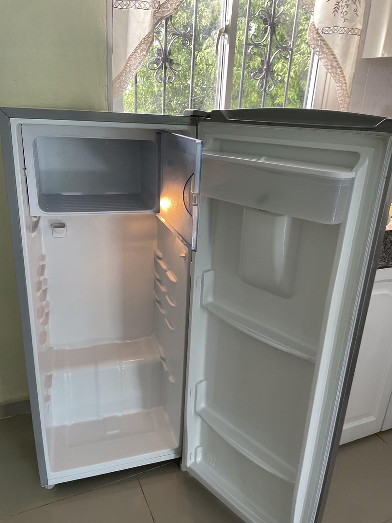 electrodomesticos - NEVERA HISENSE 14,500 negociable por motivo de viaje  4