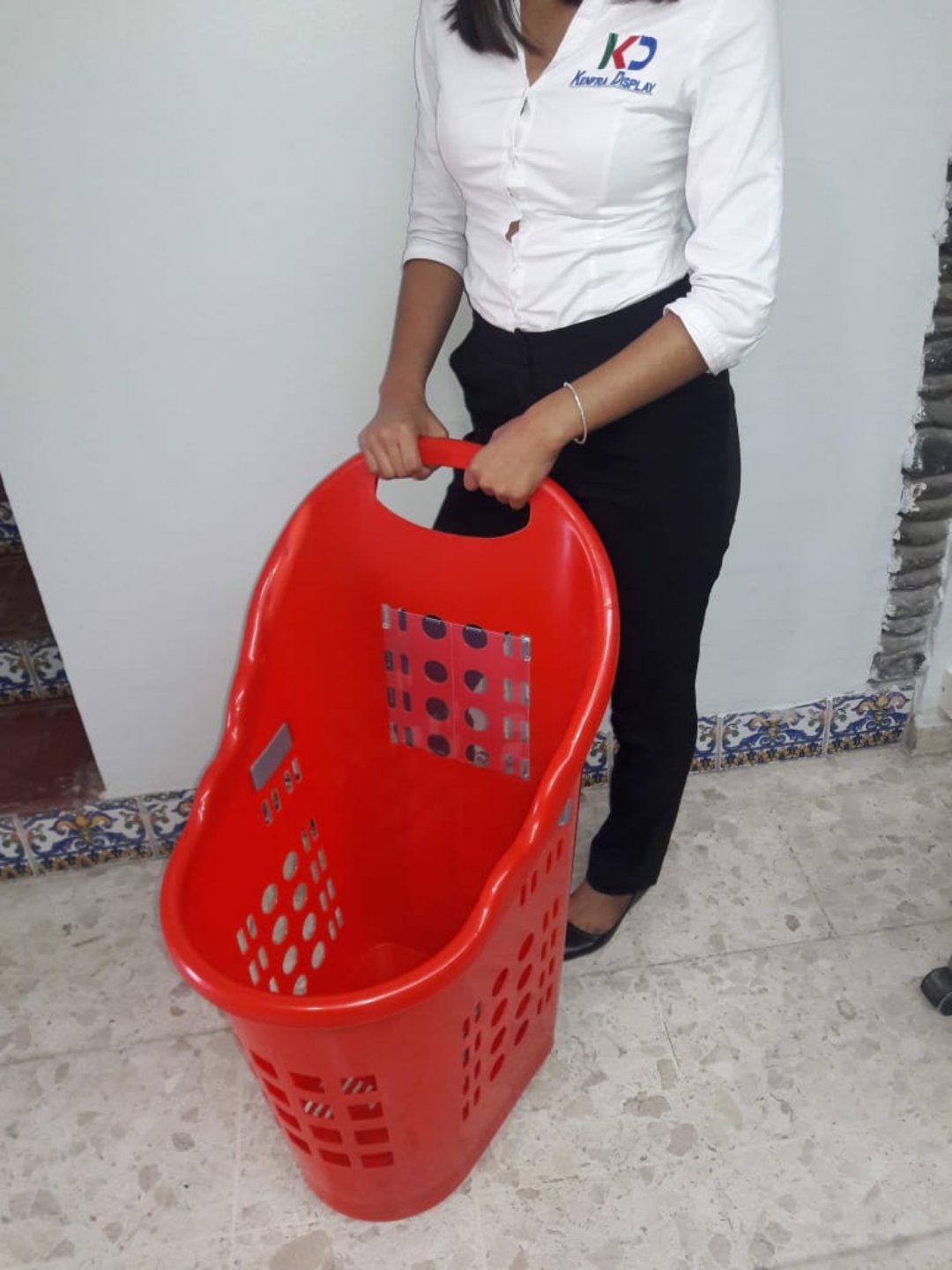 equipos profesionales - Canastas de ruedas y de mano para tiendas  1