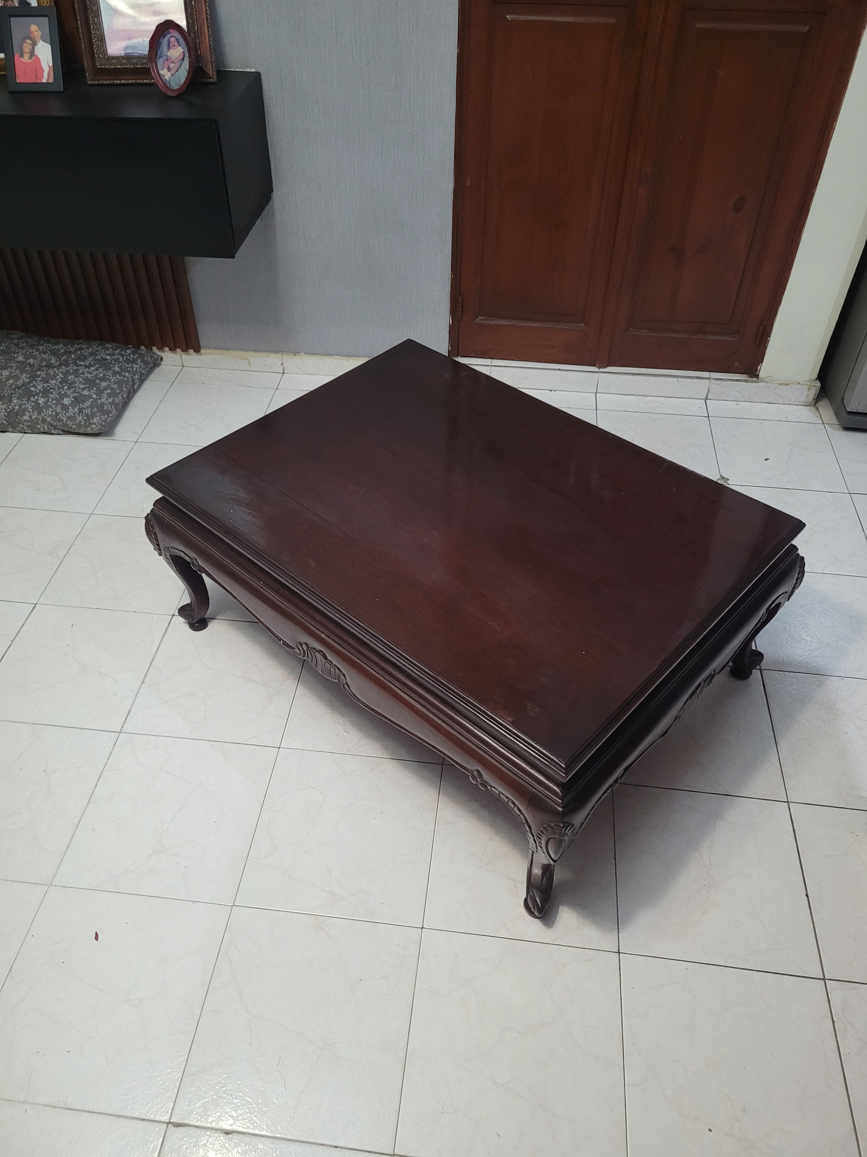 muebles y colchones - Mesa de centro para sala de Caoba  1