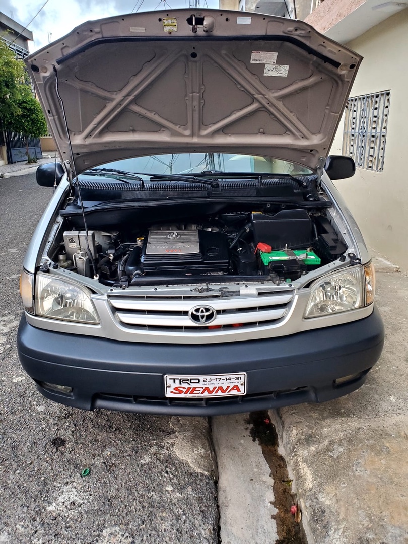 otros vehiculos - Toyota Sienna año 2002 3