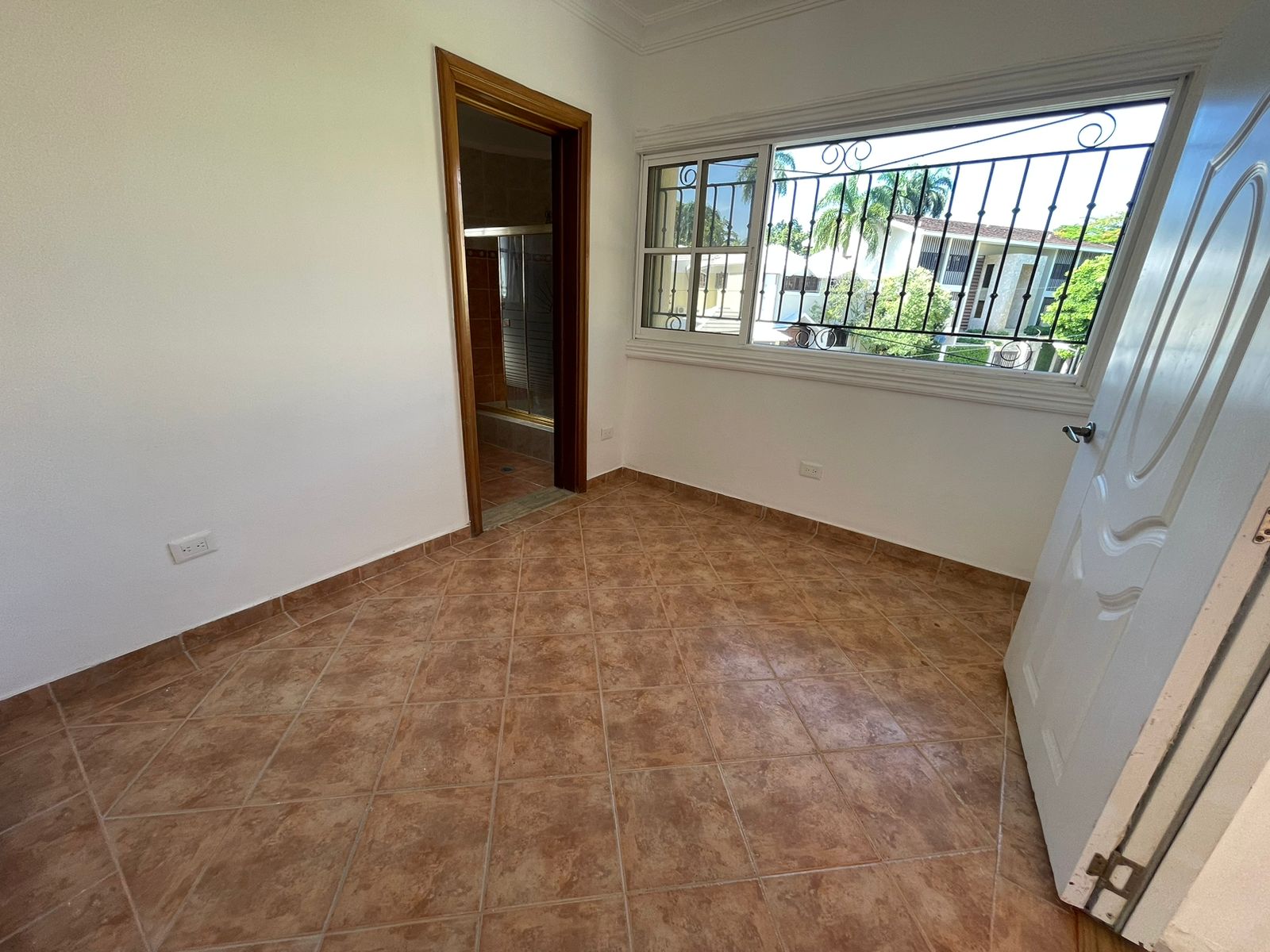 casas - AQLUILO Mansión De 3 Niveles En Zona Exclusiva De  1